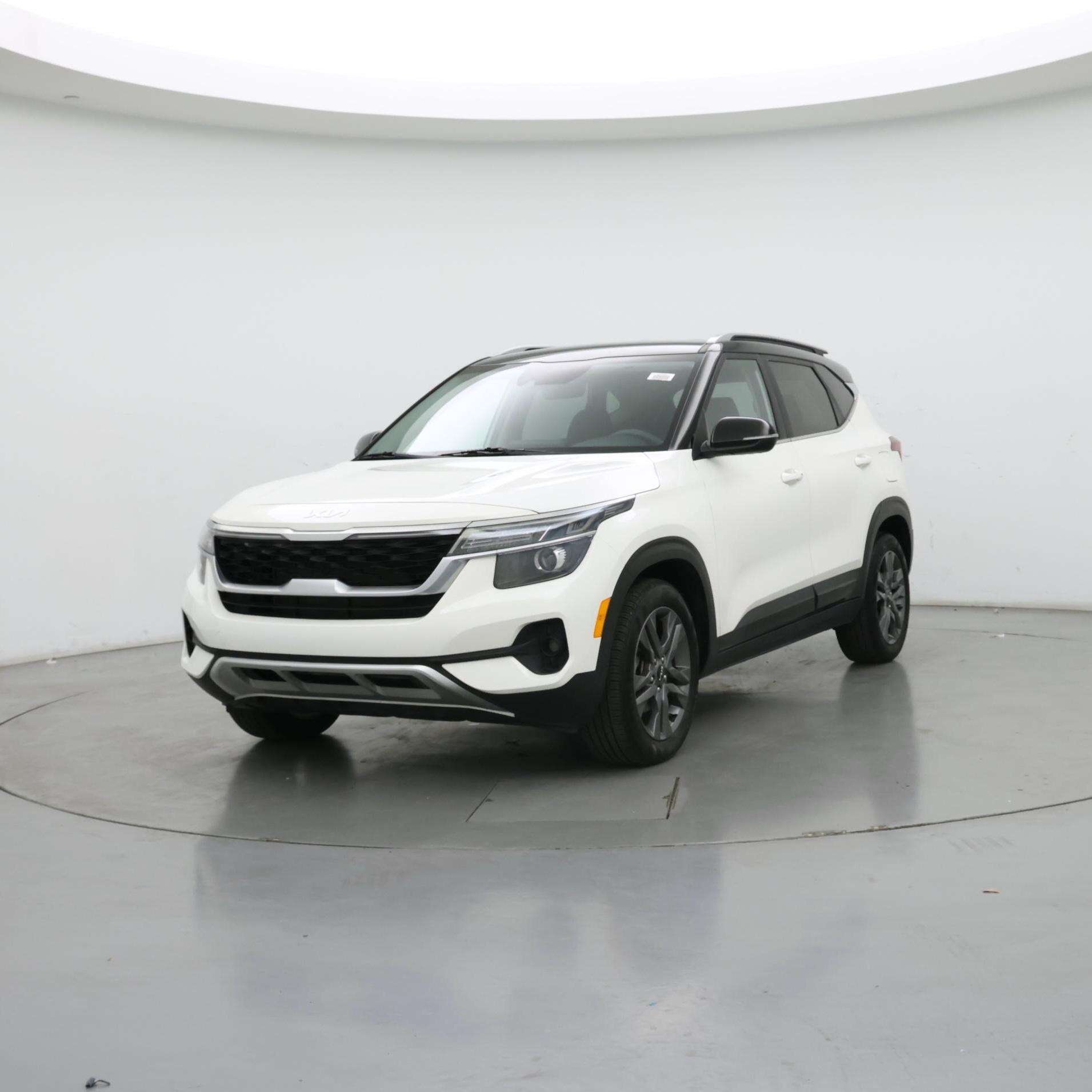 Thumbnail: 2023 Kia Seltos - 4