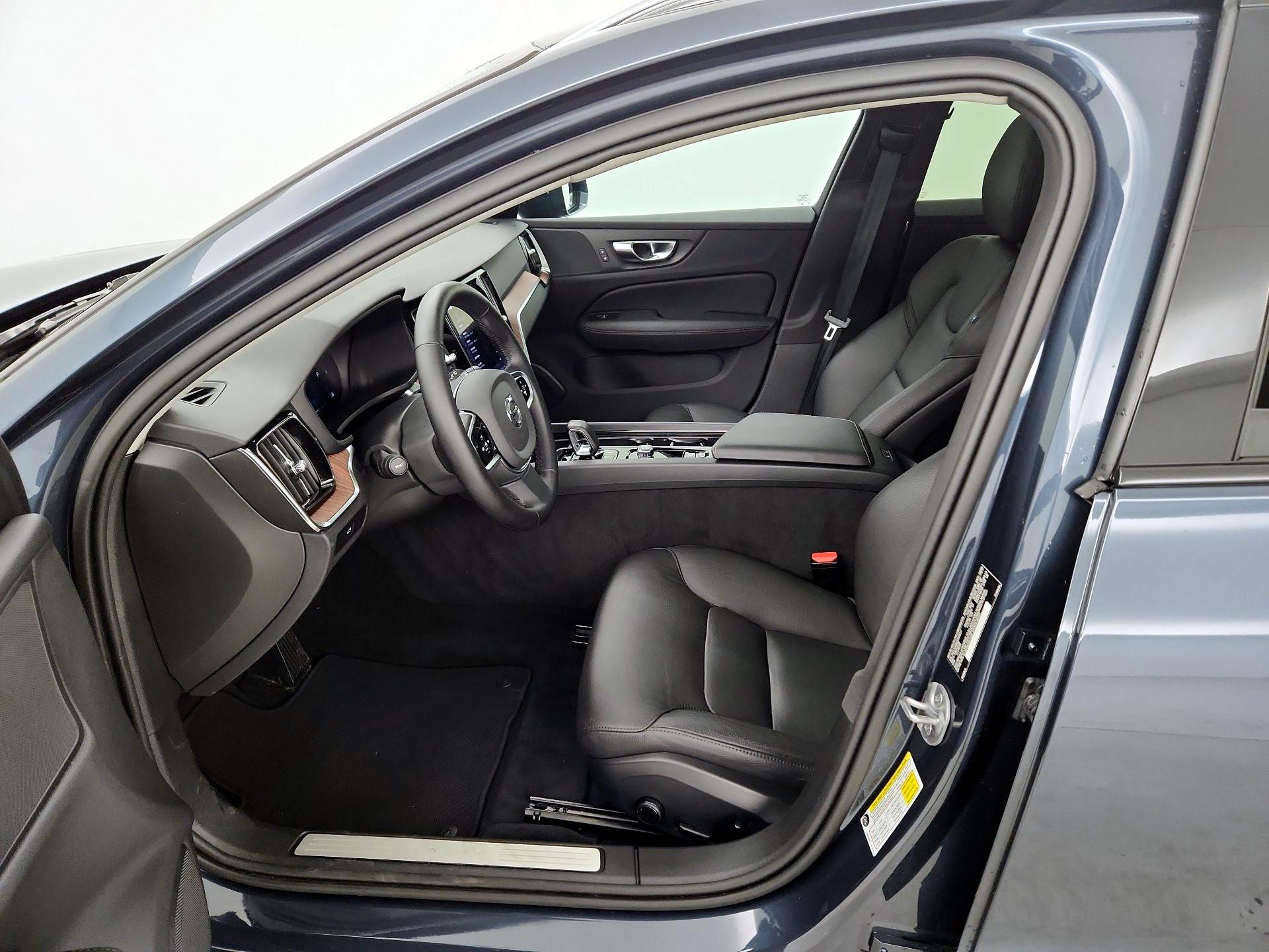 Thumbnail: 2025 Volvo S60 - 11