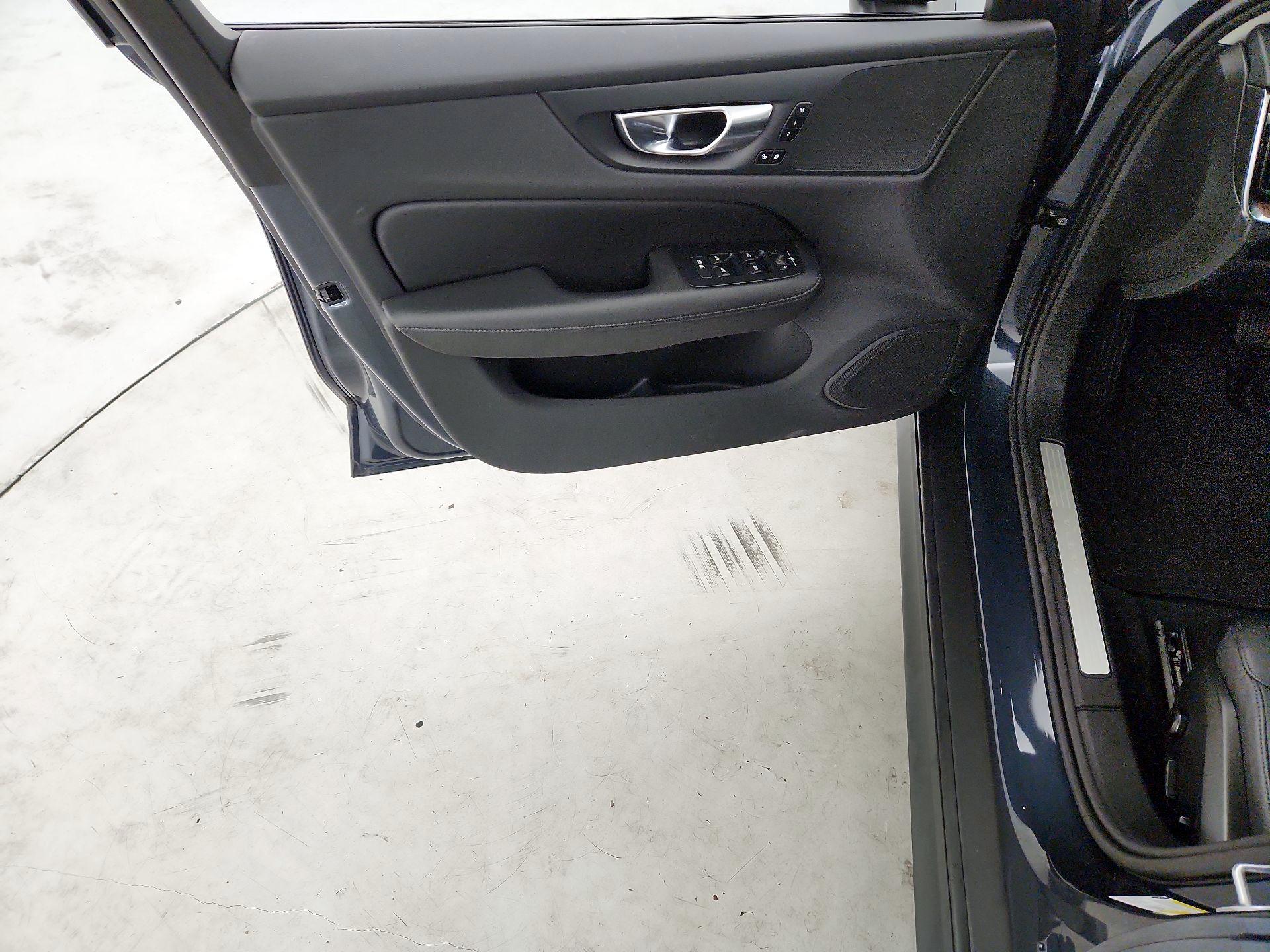 Thumbnail: 2025 Volvo S60 - 12