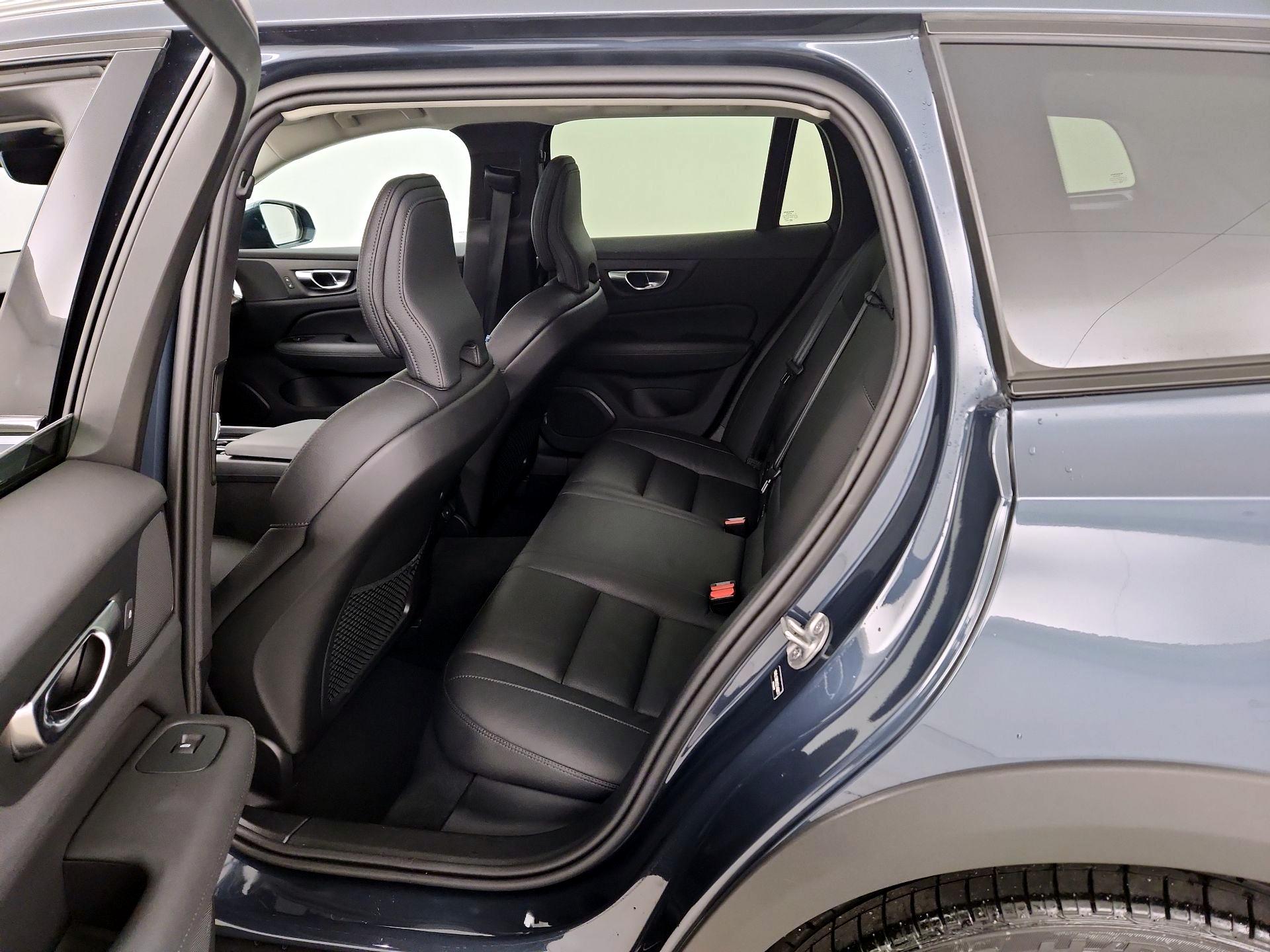 Thumbnail: 2025 Volvo S60 - 20