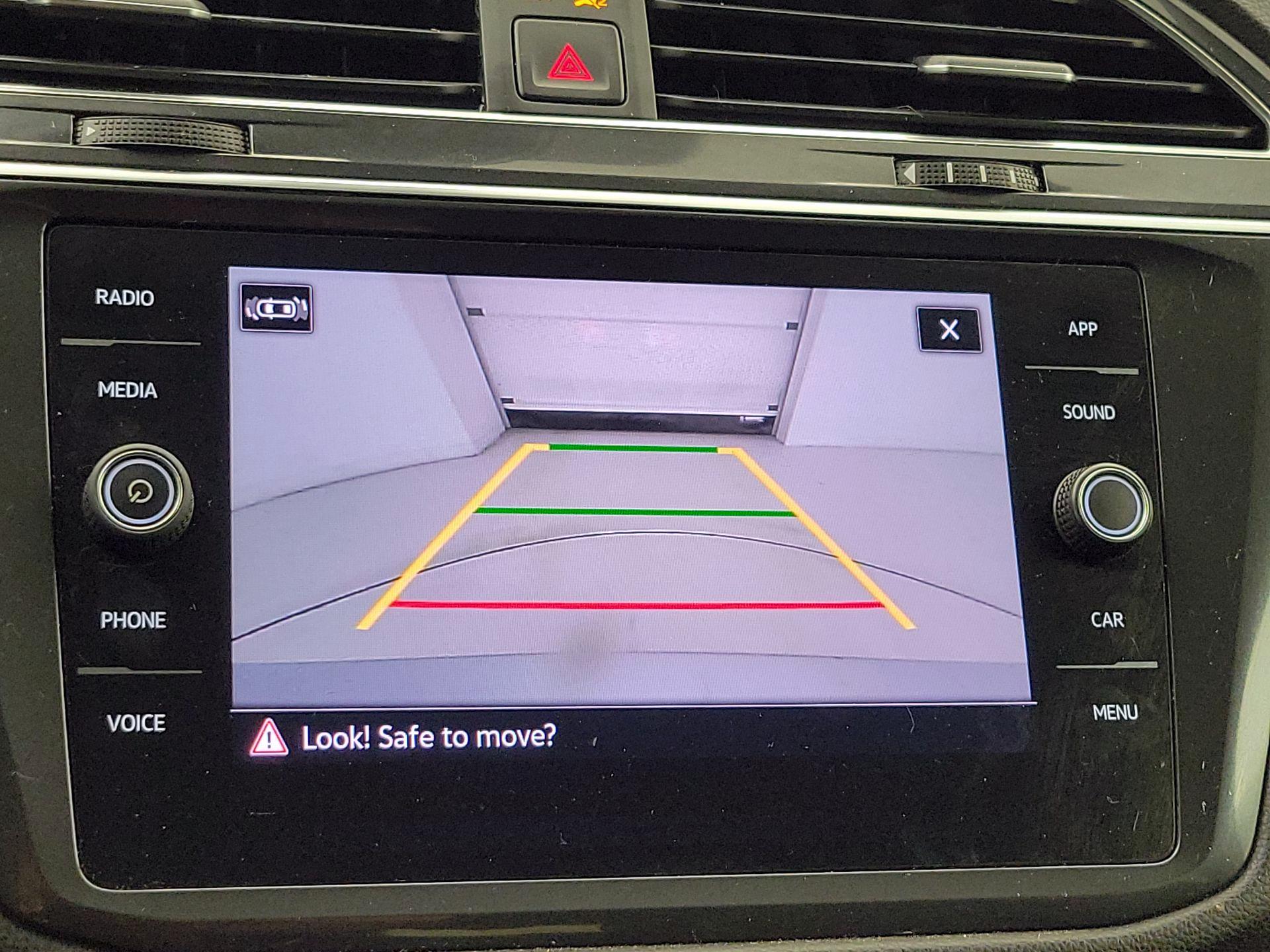 Thumbnail: 2022 Volkswagen Tiguan - 14