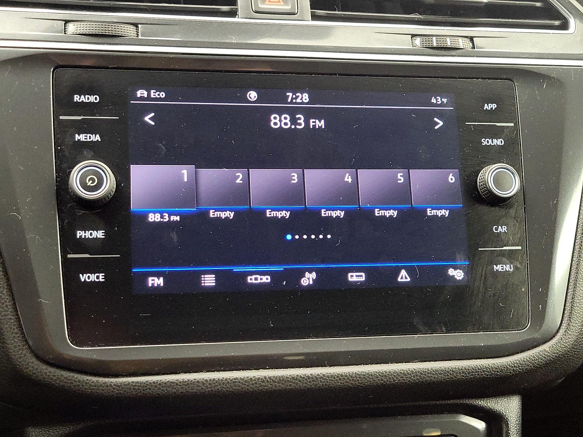 Thumbnail: 2022 Volkswagen Tiguan - 15