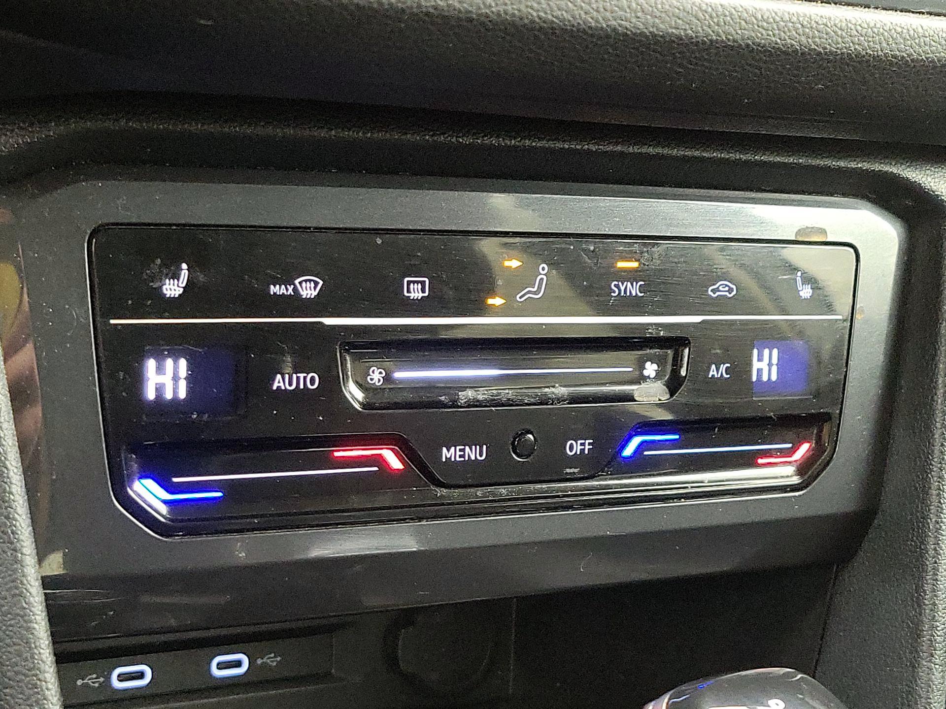 Thumbnail: 2022 Volkswagen Tiguan - 16