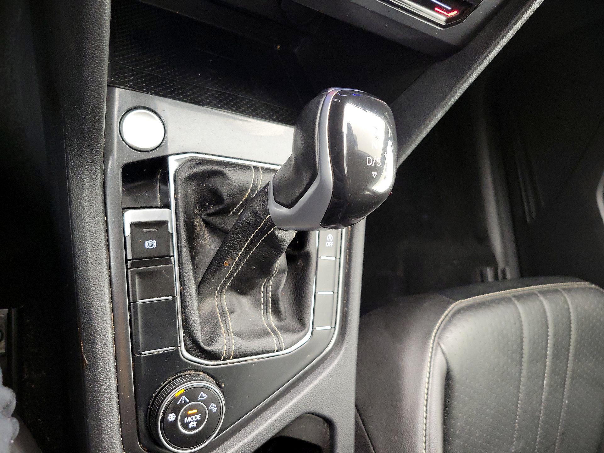 Thumbnail: 2022 Volkswagen Tiguan - 17