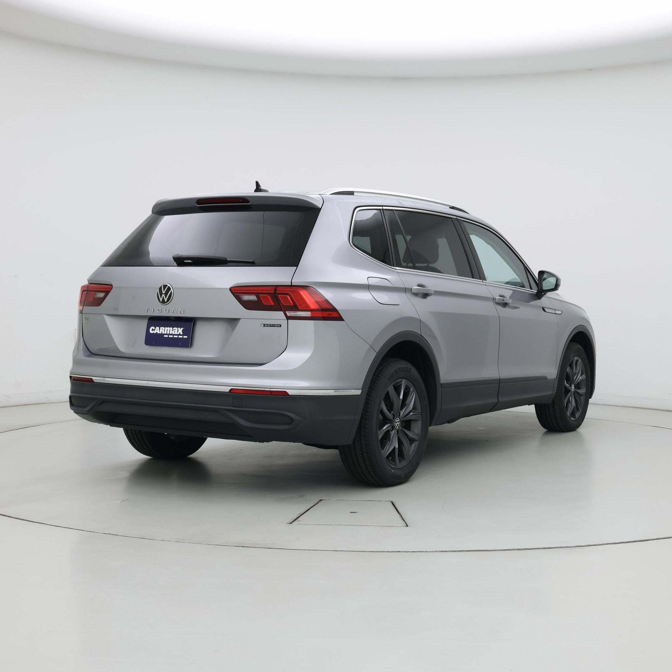 Thumbnail: 2022 Volkswagen Tiguan - 8