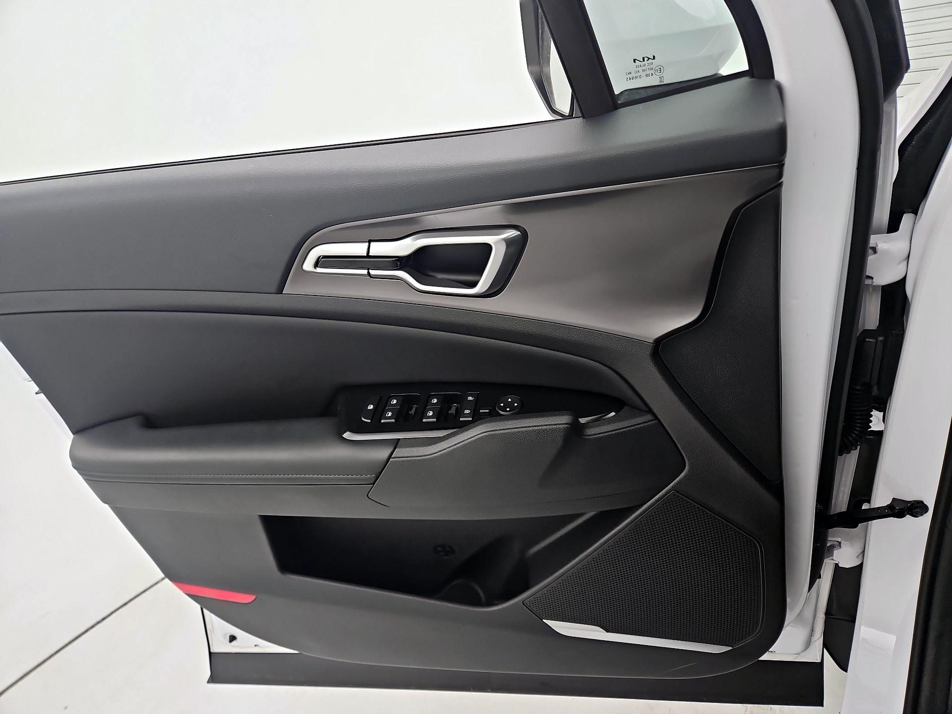 Thumbnail: 2023 Kia Sportage - 12