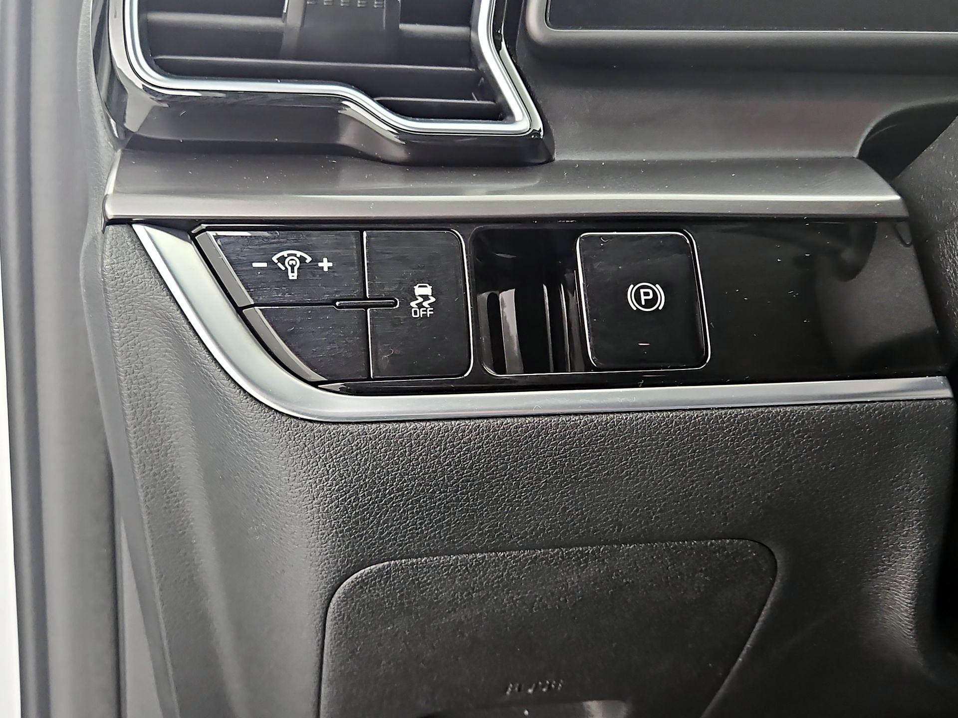 Thumbnail: 2023 Kia Sportage - 13