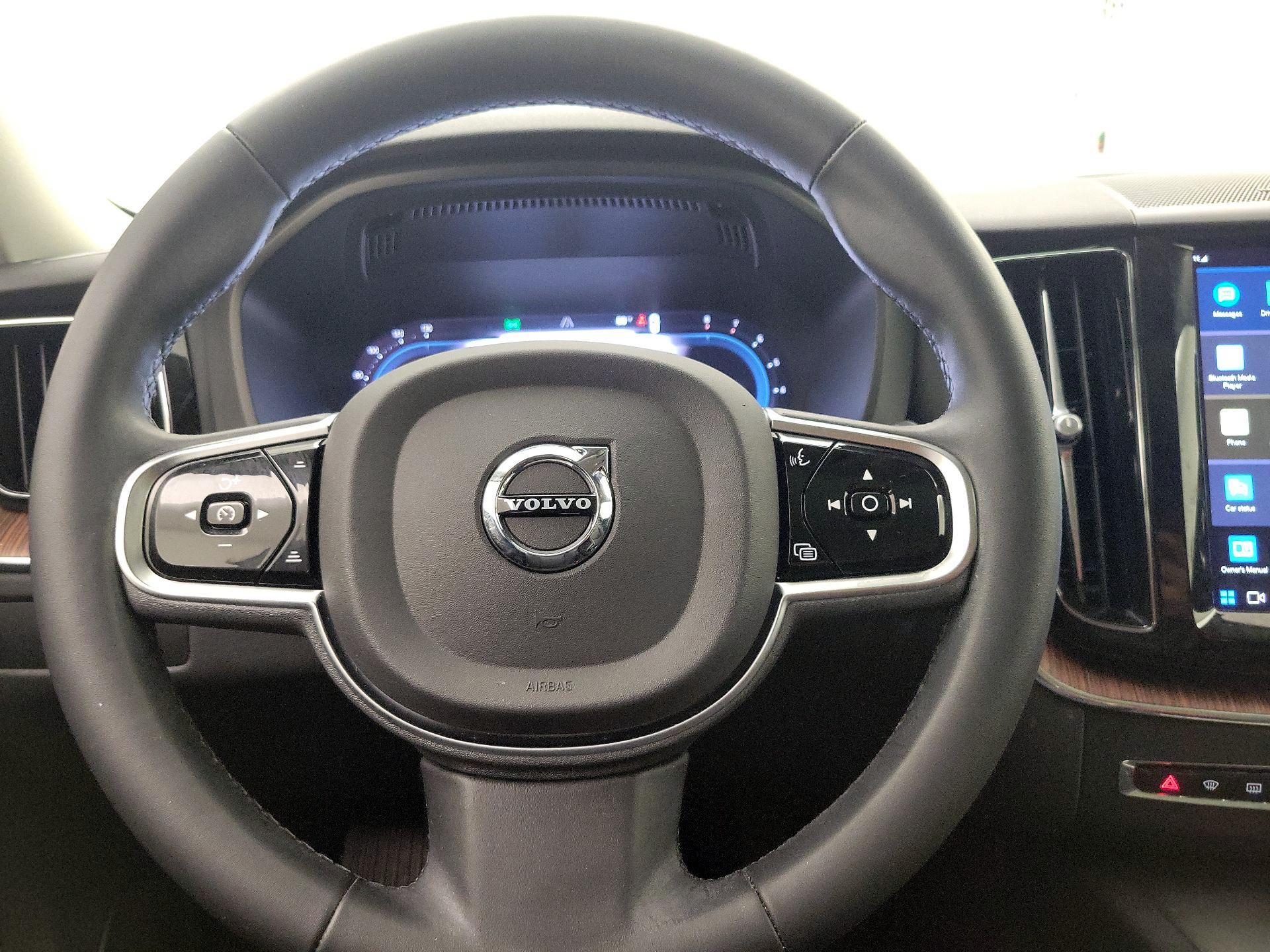 Thumbnail: 2023 Volvo XC60 - 10