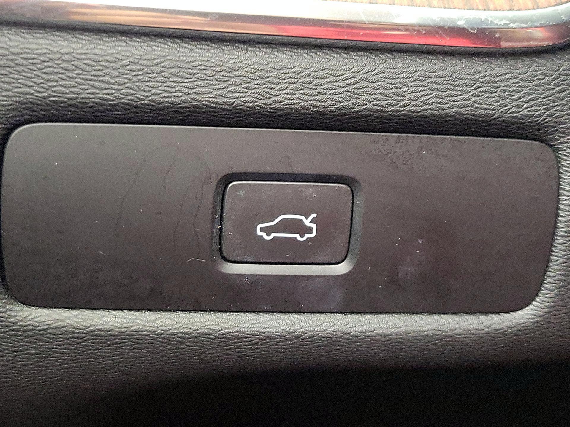 Thumbnail: 2023 Volvo XC60 - 13