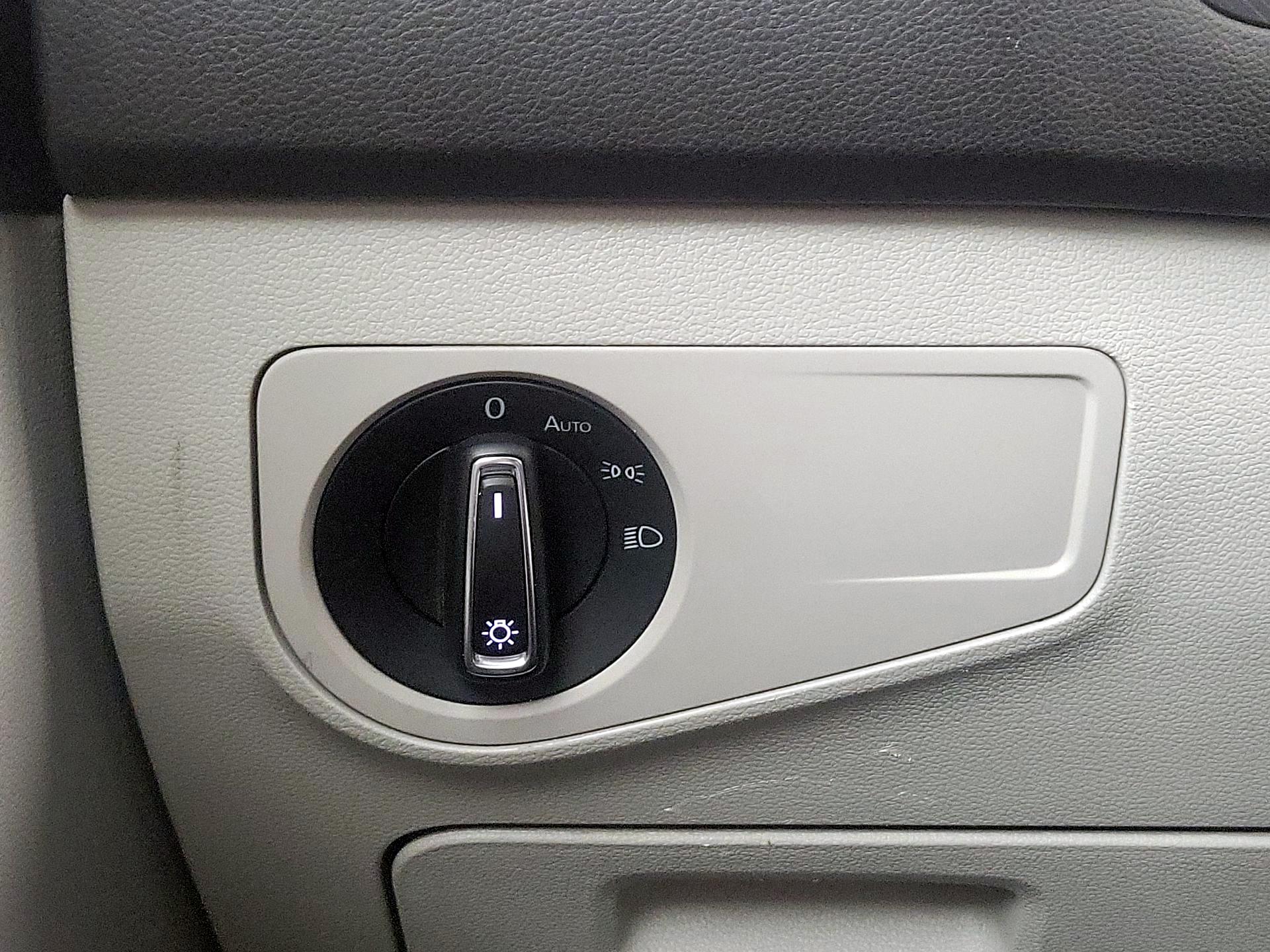 Thumbnail: 2023 Volkswagen Tiguan - 13