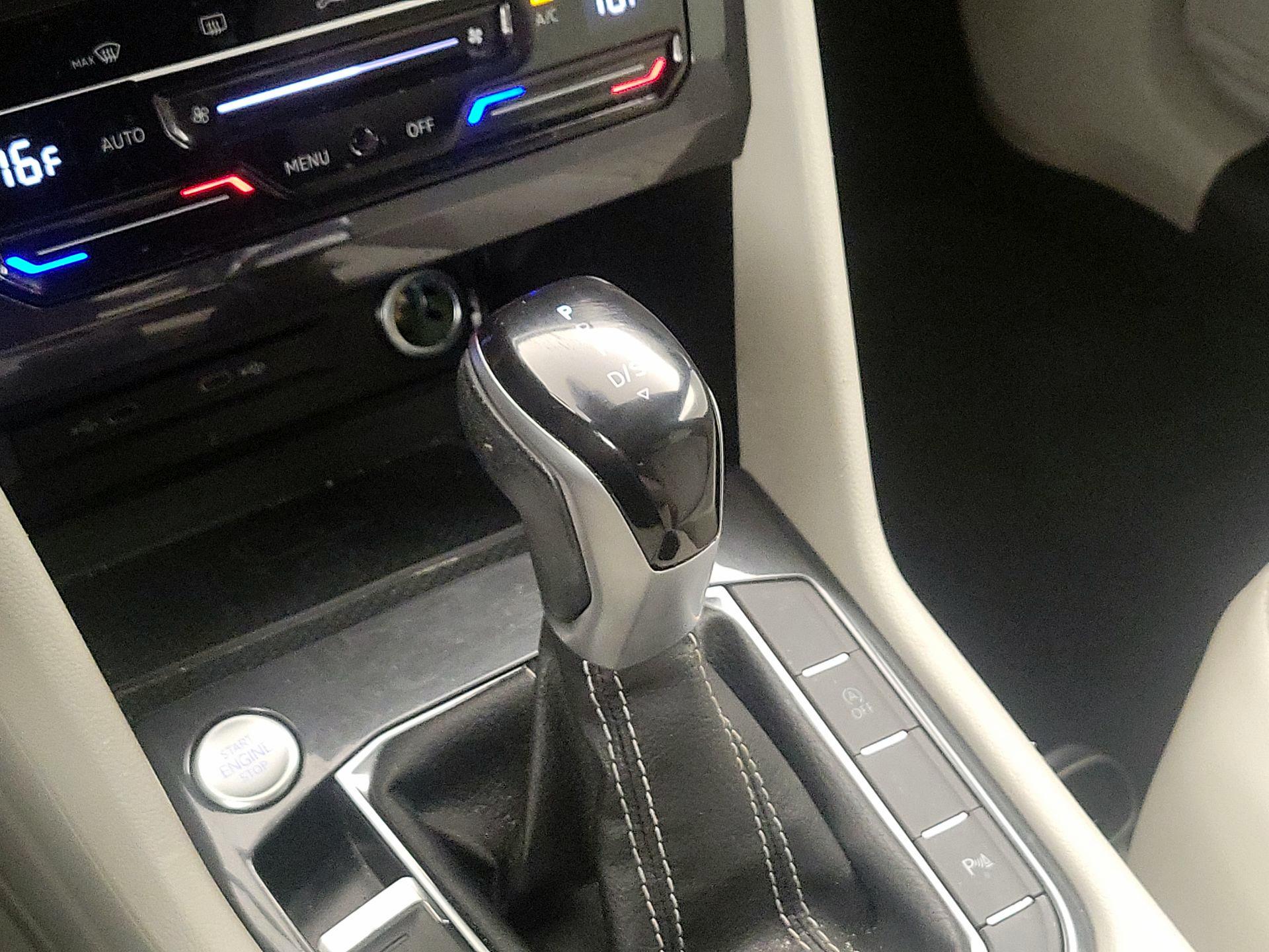 Thumbnail: 2023 Volkswagen Tiguan - 17