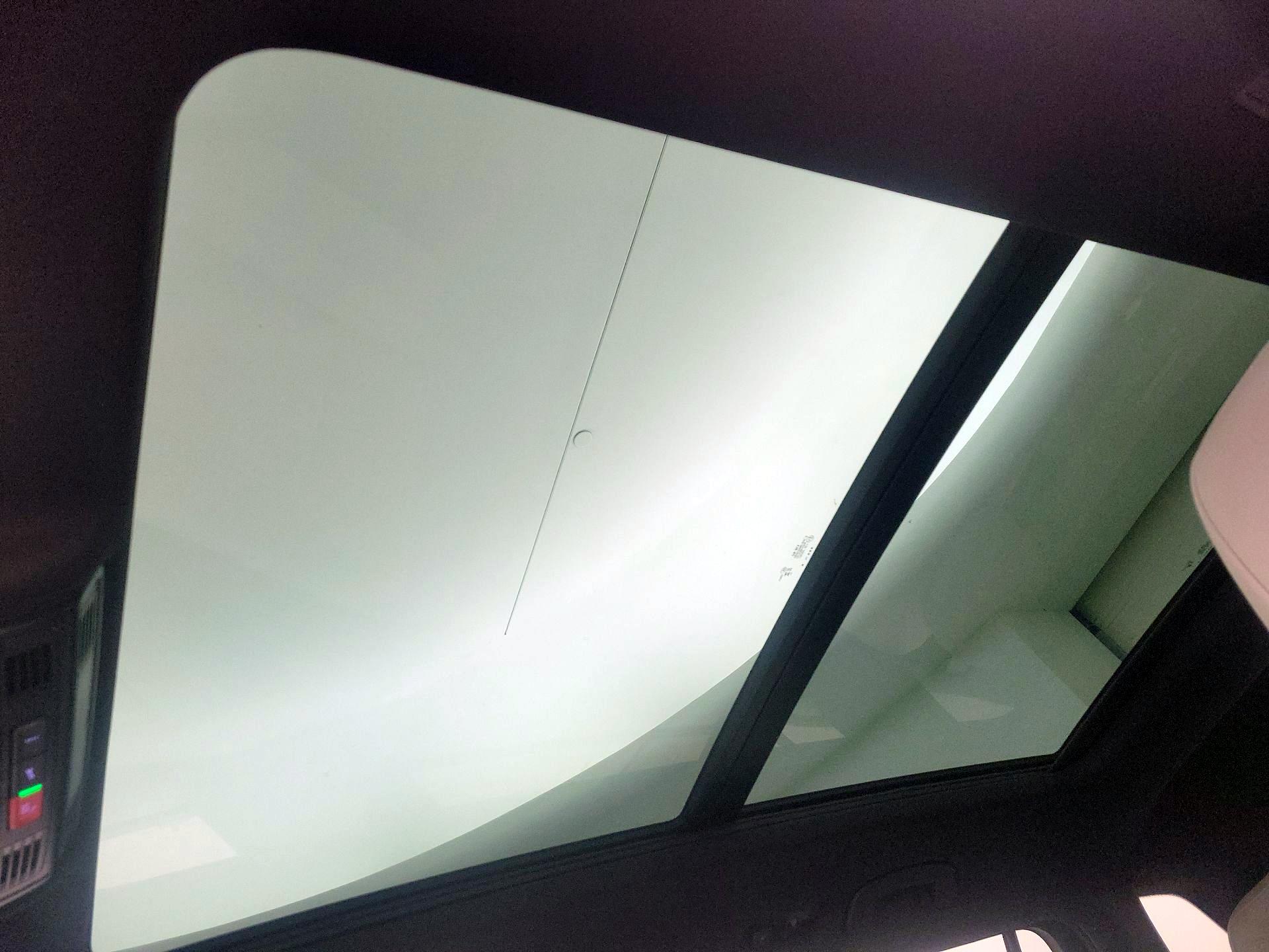 Thumbnail: 2023 Volkswagen Tiguan - 19