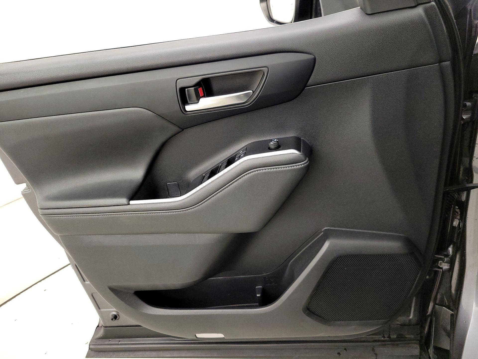 Thumbnail: 2021 Toyota Highlander - 12