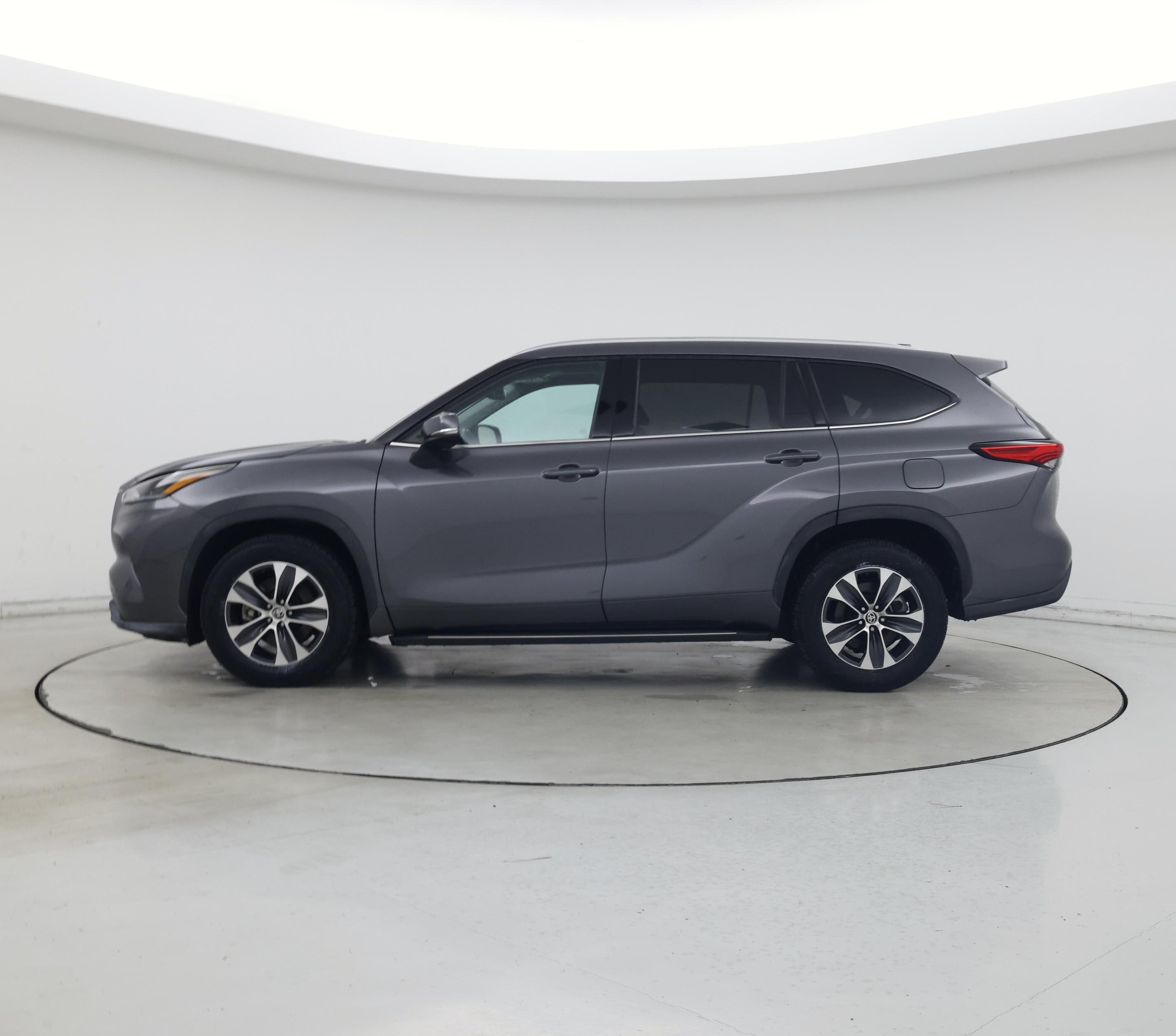 Thumbnail: 2021 Toyota Highlander - 3