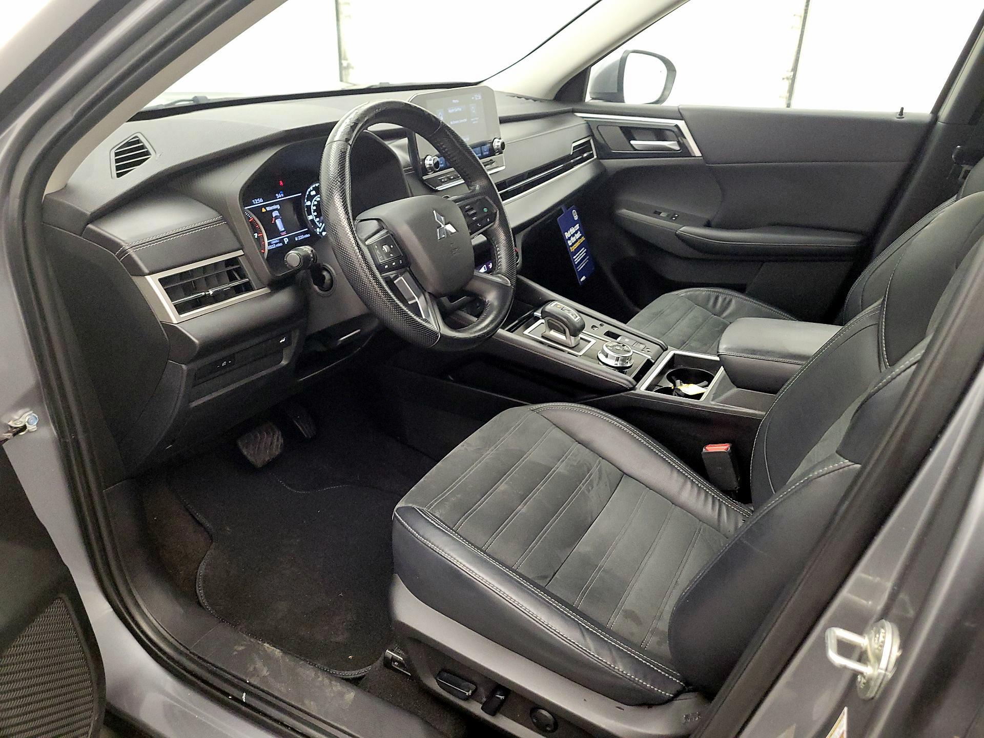 Thumbnail: 2022 Mitsubishi Outlander - 11