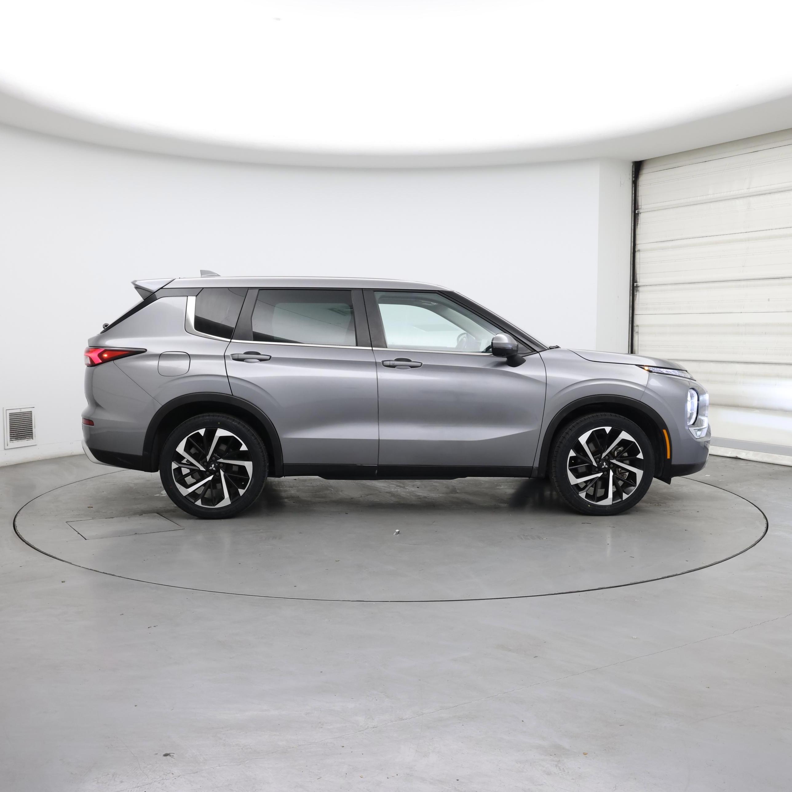 Thumbnail: 2022 Mitsubishi Outlander - 7