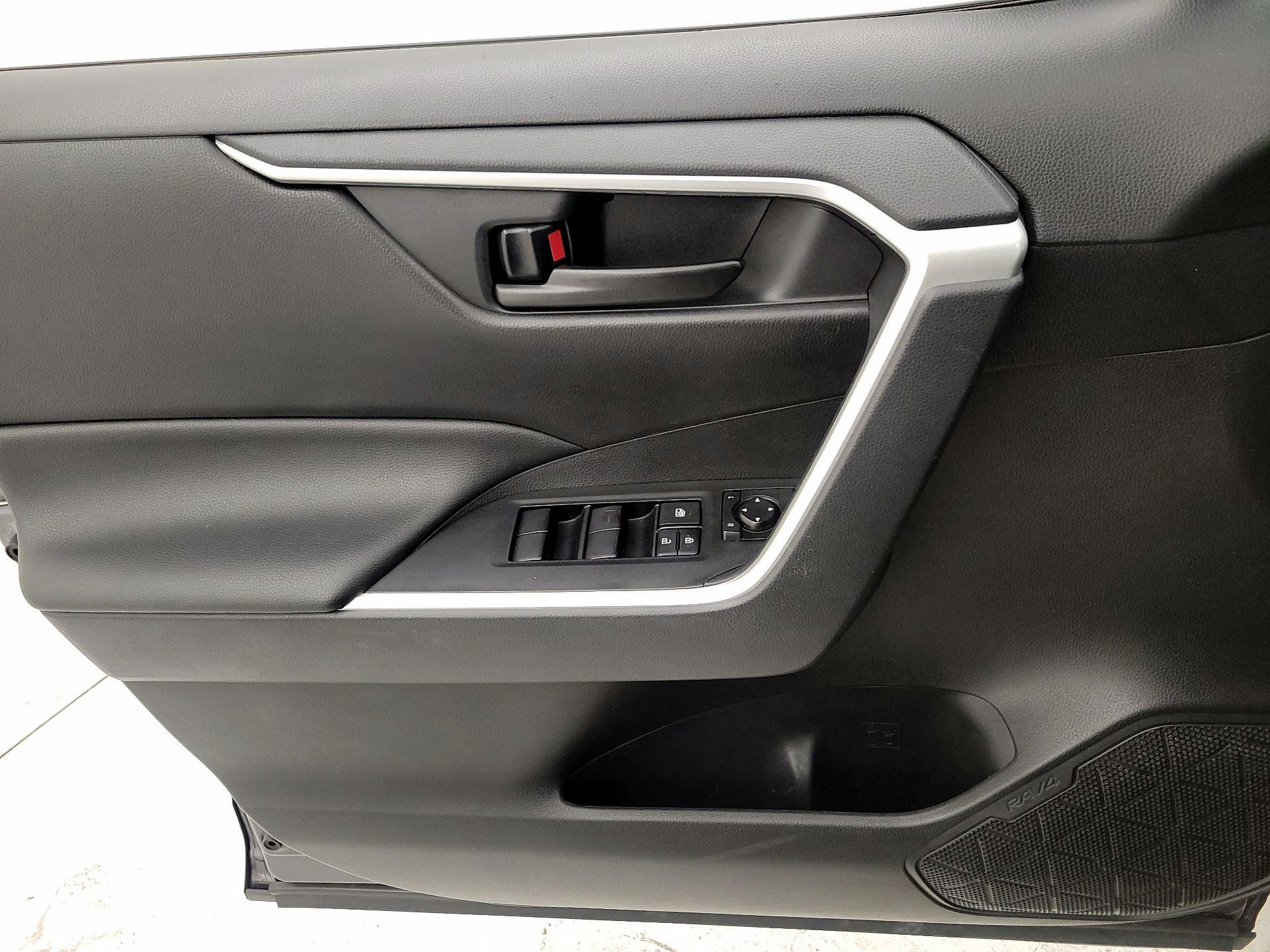 Thumbnail: 2021 Toyota RAV4 - 12