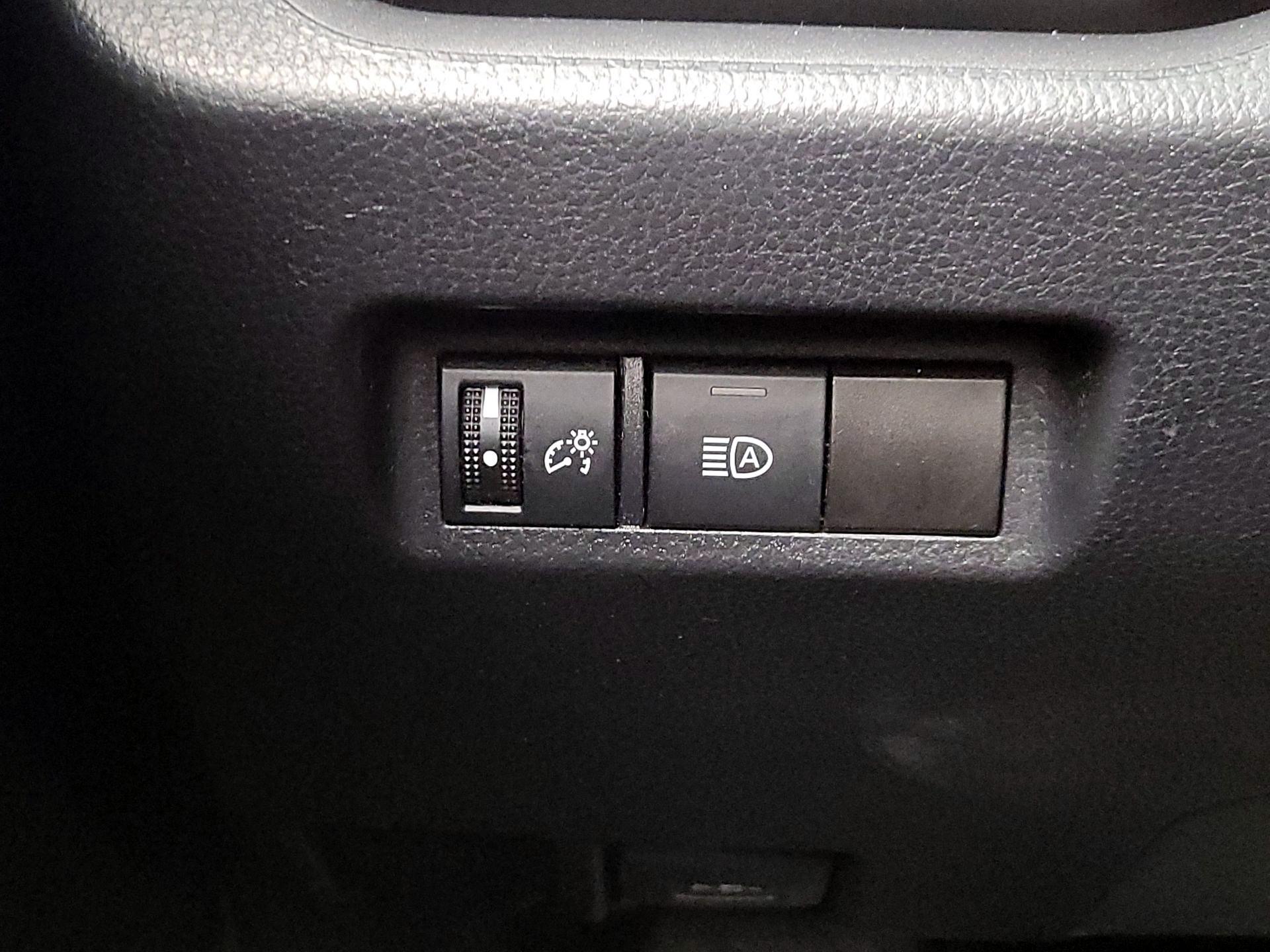 Thumbnail: 2021 Toyota RAV4 - 13