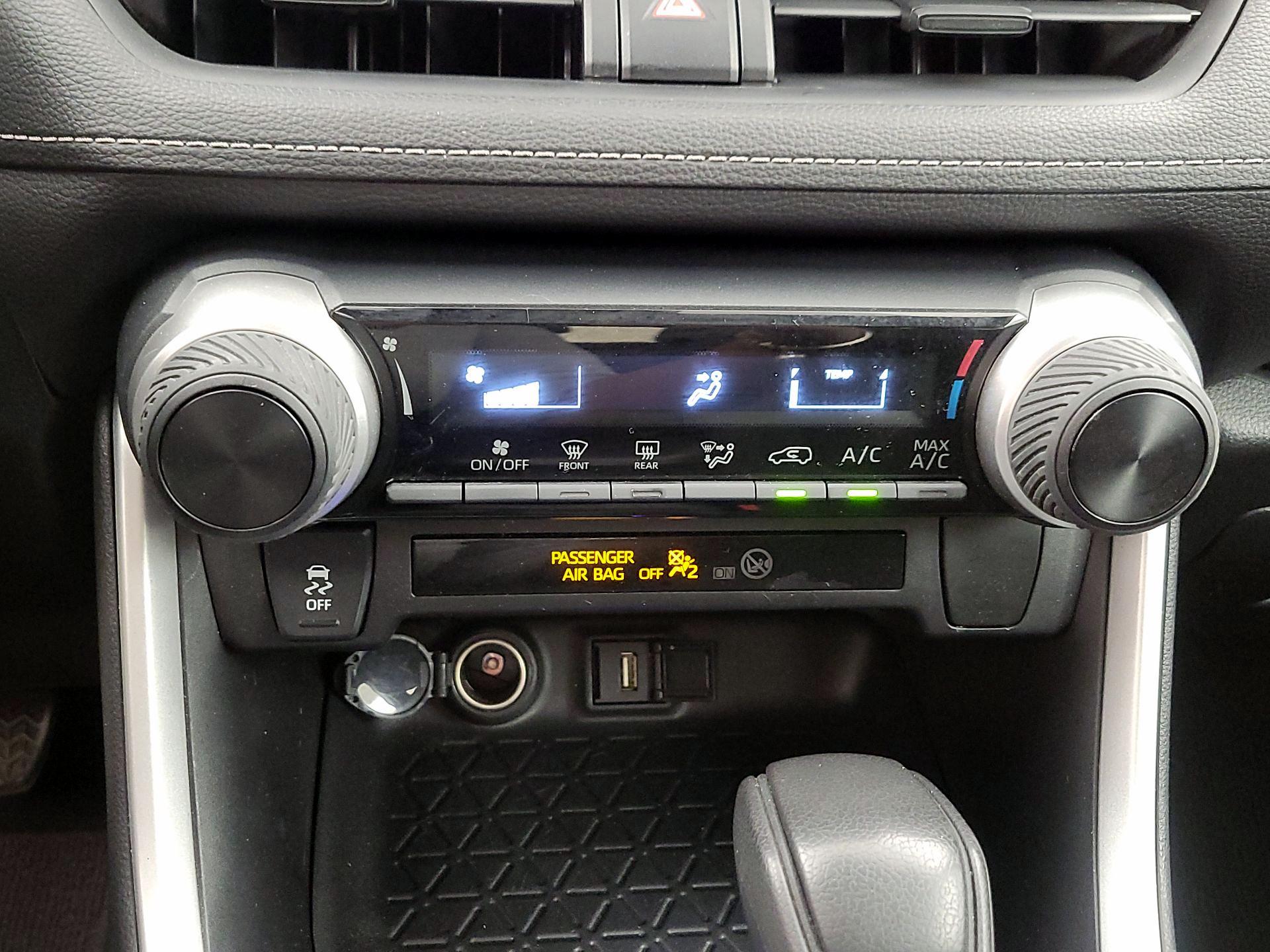 Thumbnail: 2021 Toyota RAV4 - 16