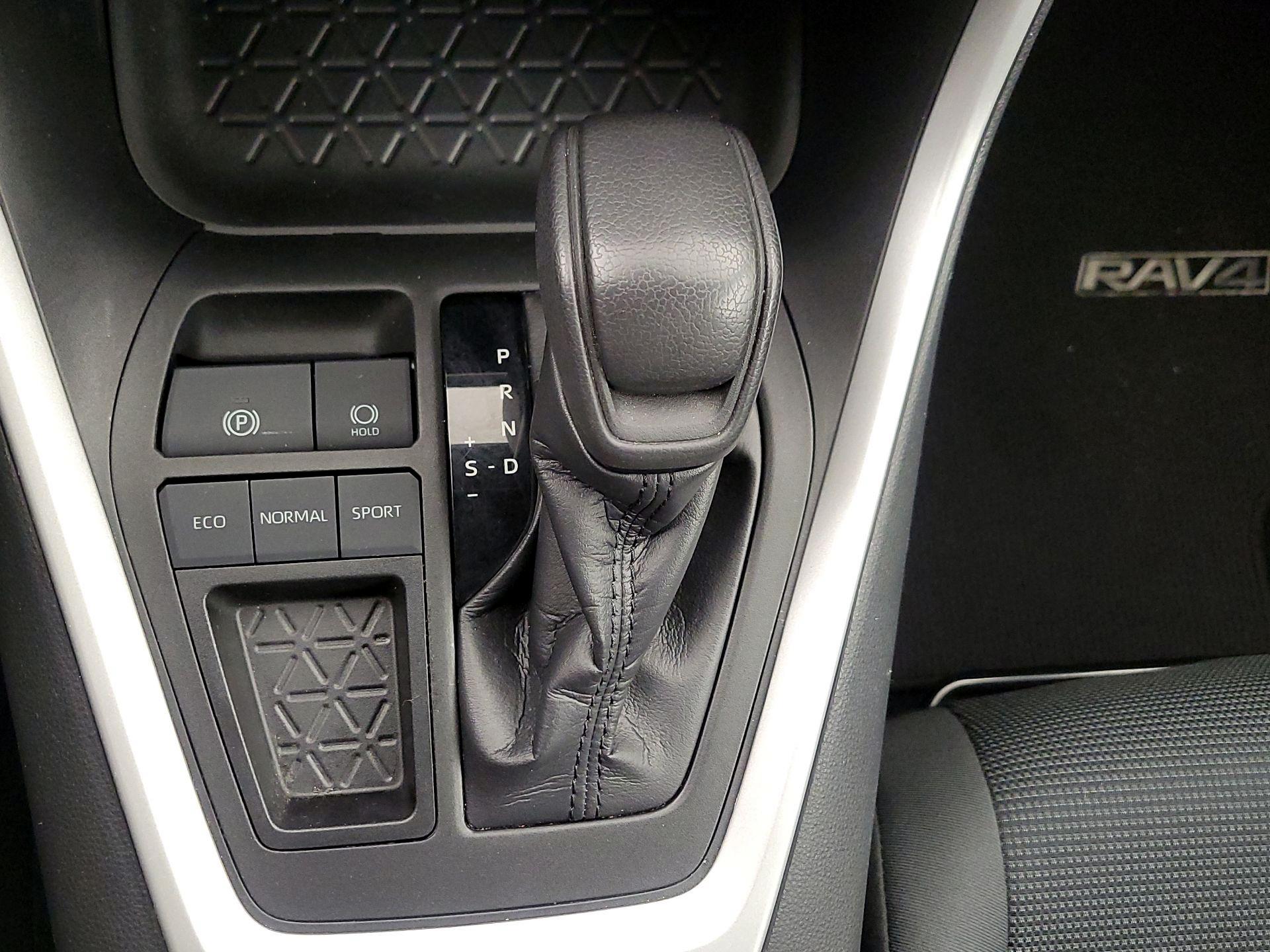 Thumbnail: 2021 Toyota RAV4 - 17