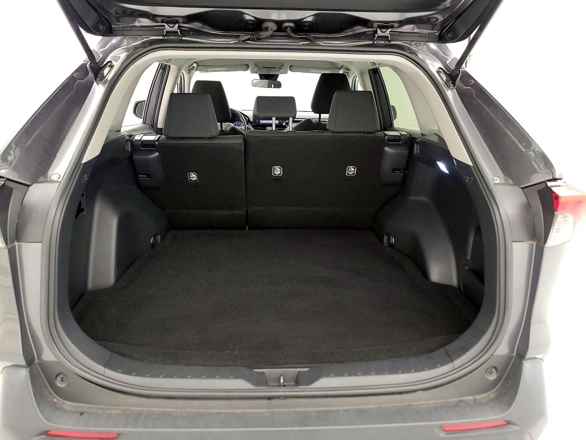 Thumbnail: 2021 Toyota RAV4 - 20