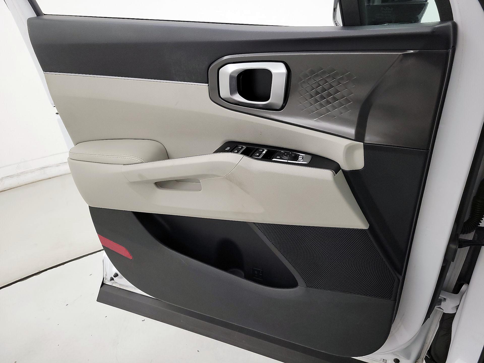 Thumbnail: 2022 Kia Sorento - 12