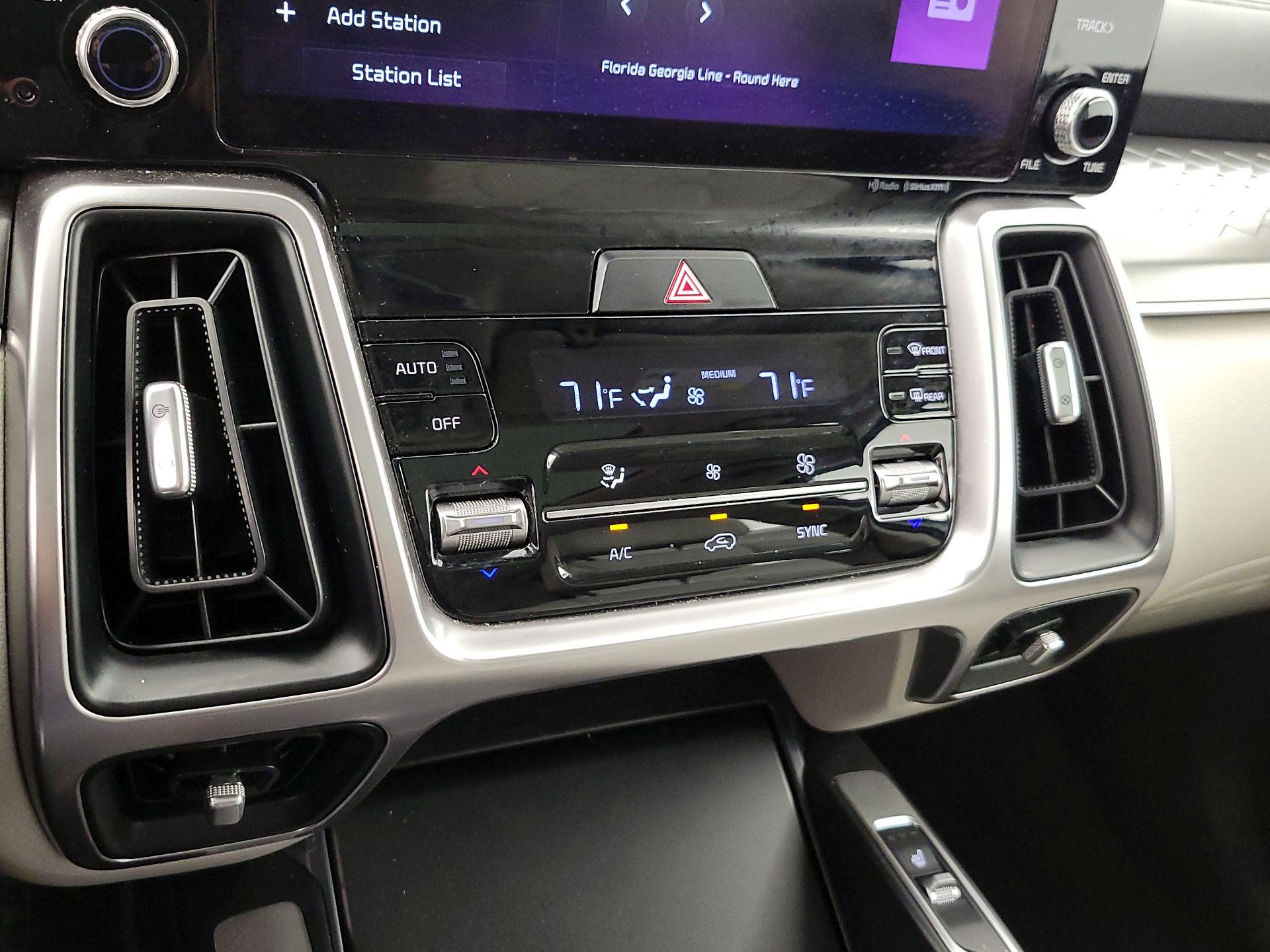 Thumbnail: 2022 Kia Sorento - 17