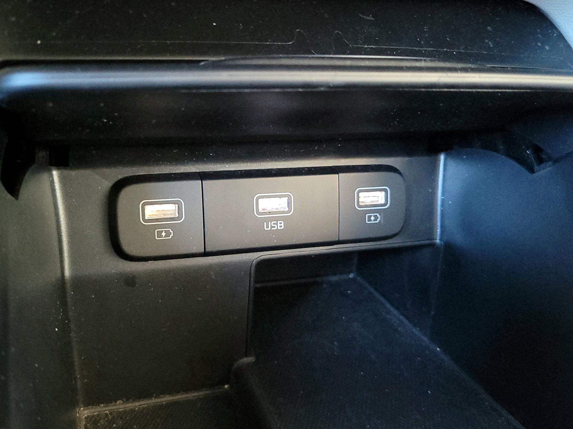 Thumbnail: 2022 Kia Sorento - 19