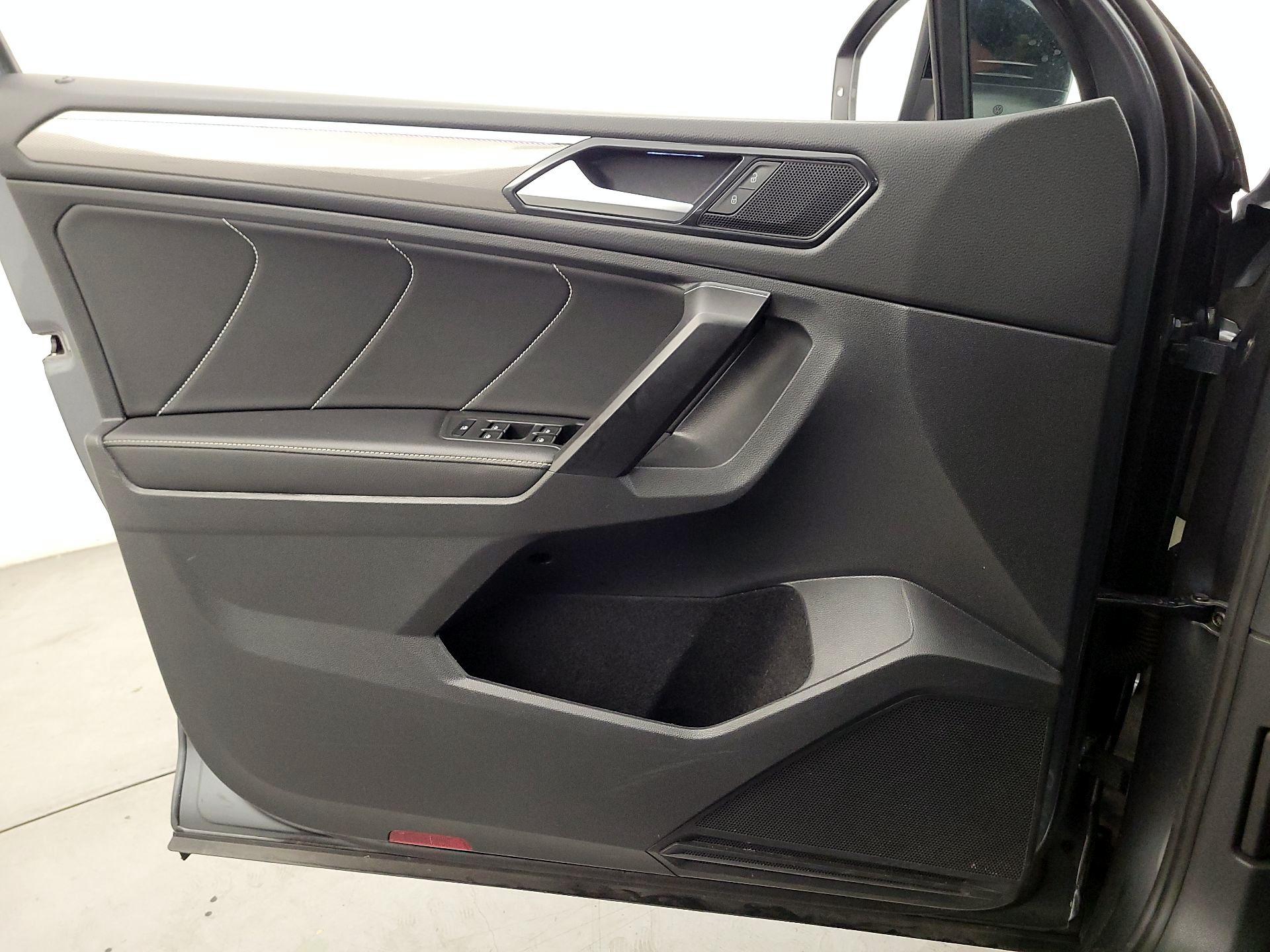 Thumbnail: 2023 Volkswagen Tiguan - 12