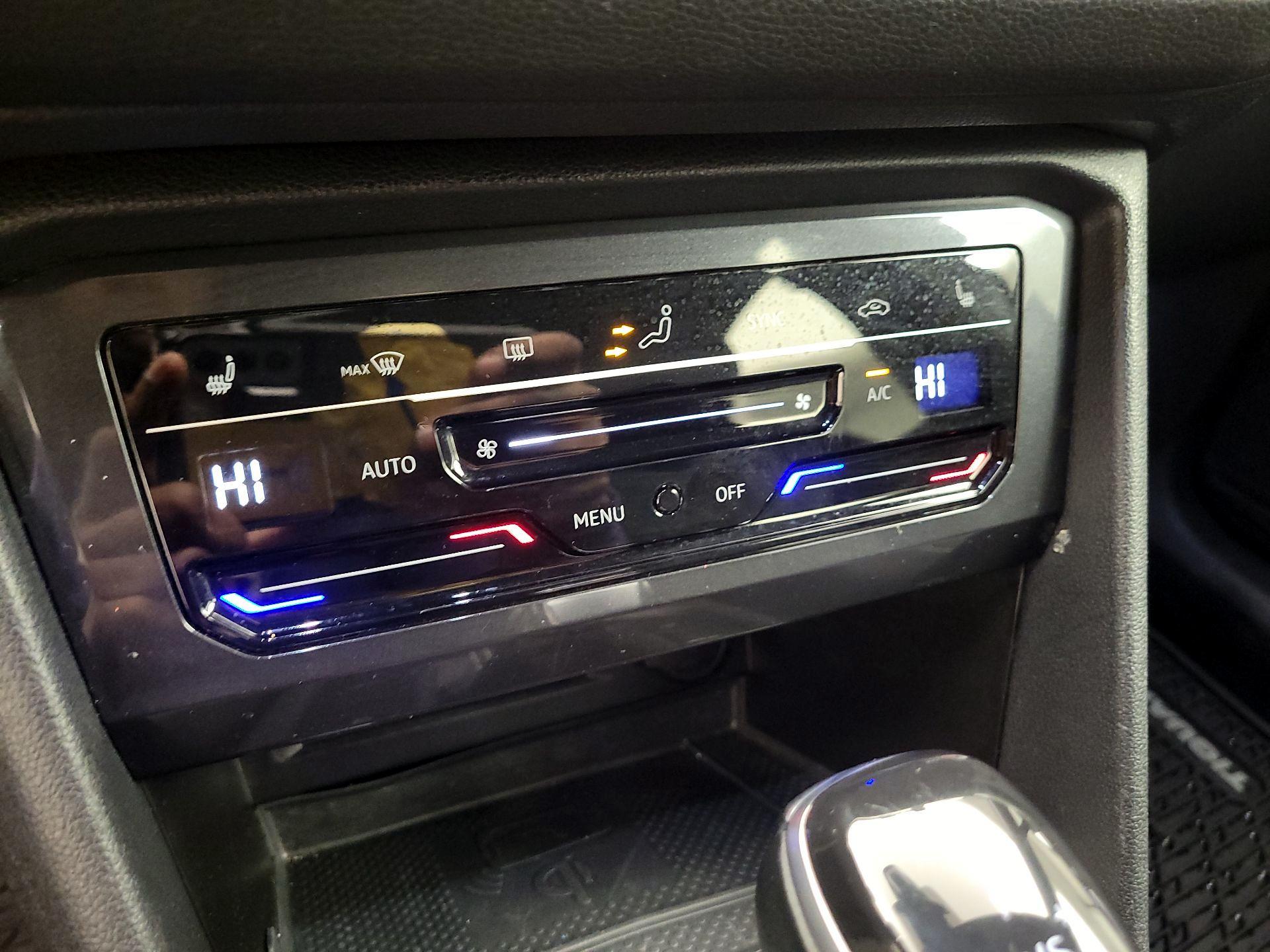 Thumbnail: 2023 Volkswagen Tiguan - 14