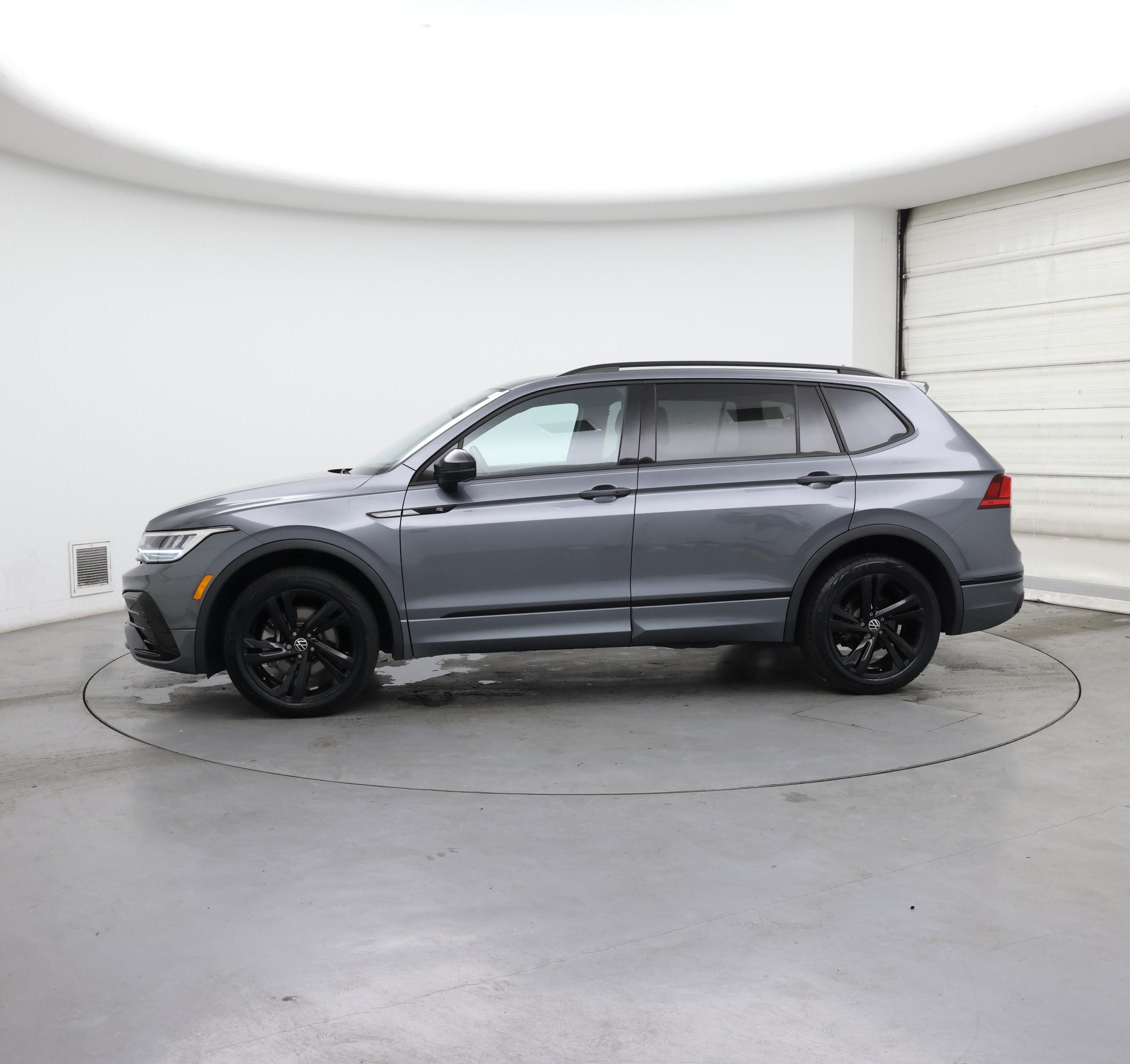 Thumbnail: 2023 Volkswagen Tiguan - 3