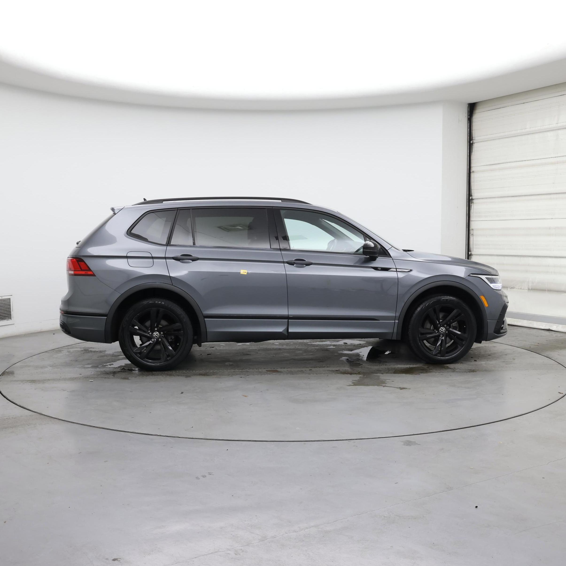 Thumbnail: 2023 Volkswagen Tiguan - 7