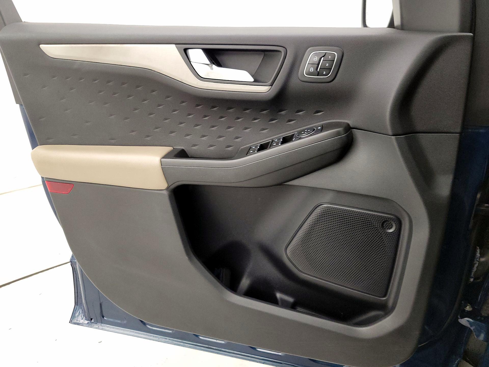 Thumbnail: 2020 Ford Escape - 12