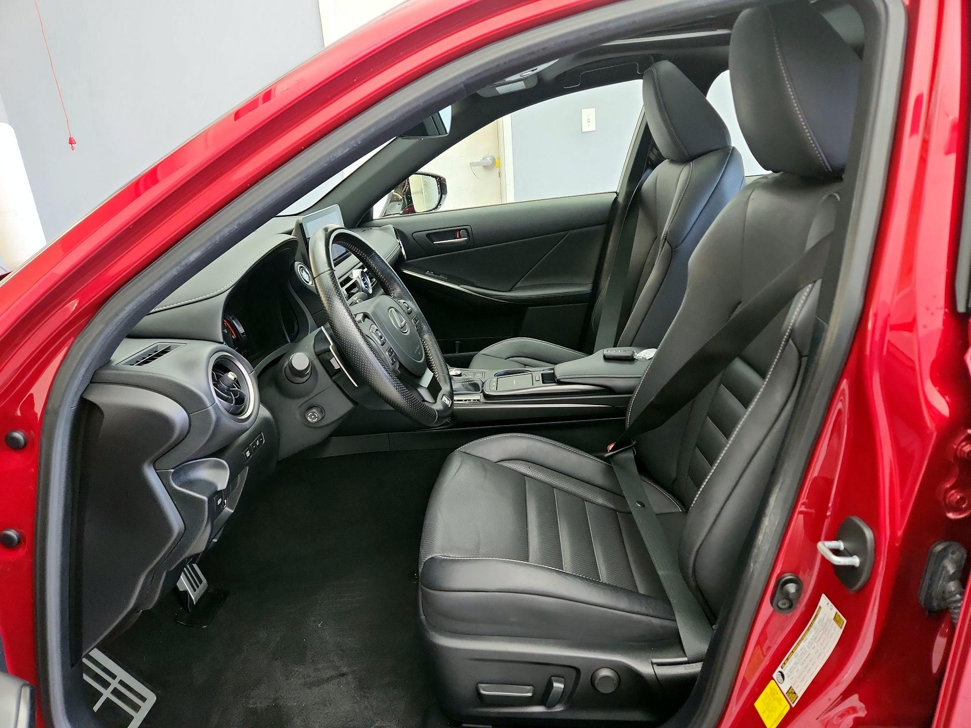 Thumbnail: 2022 Lexus IS - 11