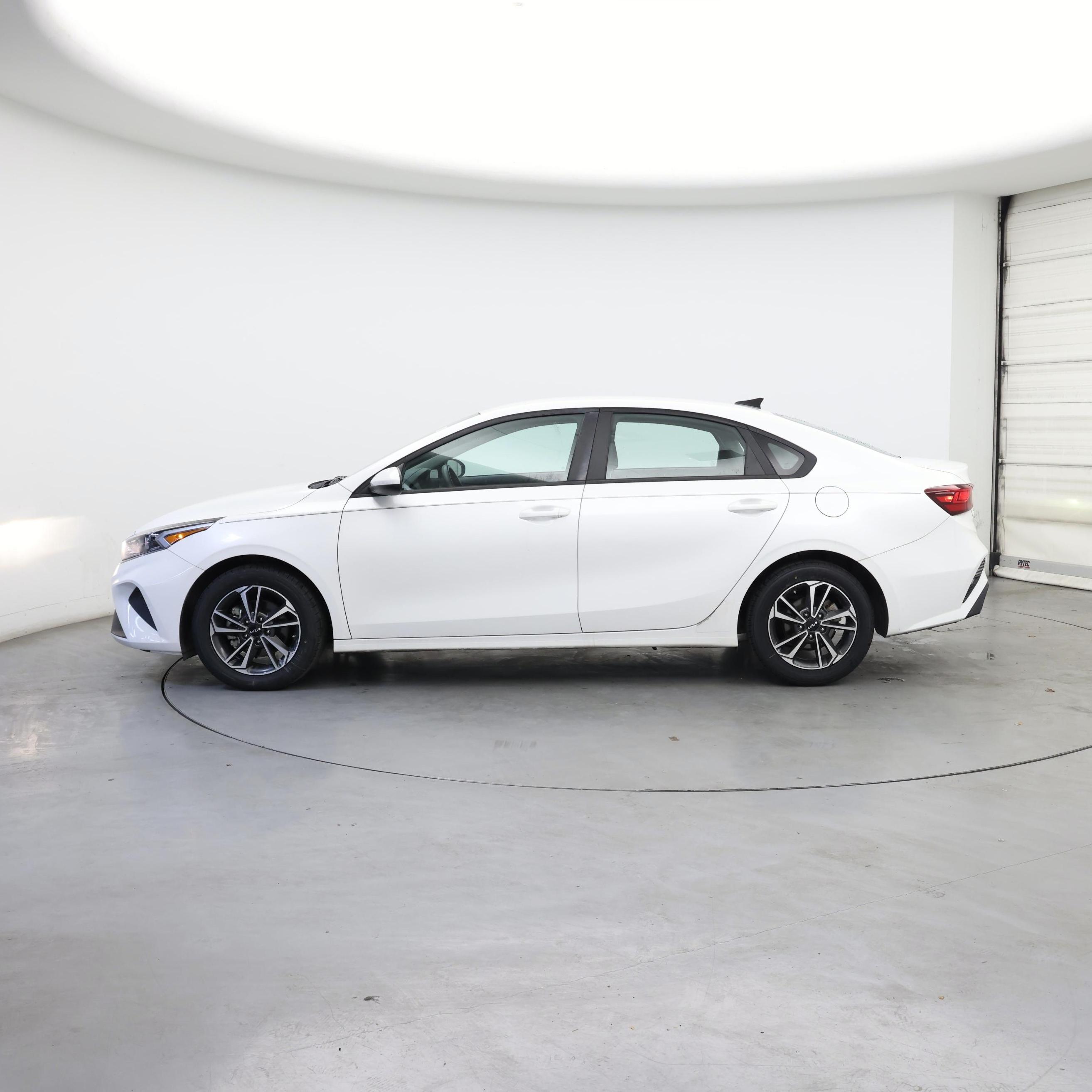 Thumbnail: 2023 Kia Forte - 3