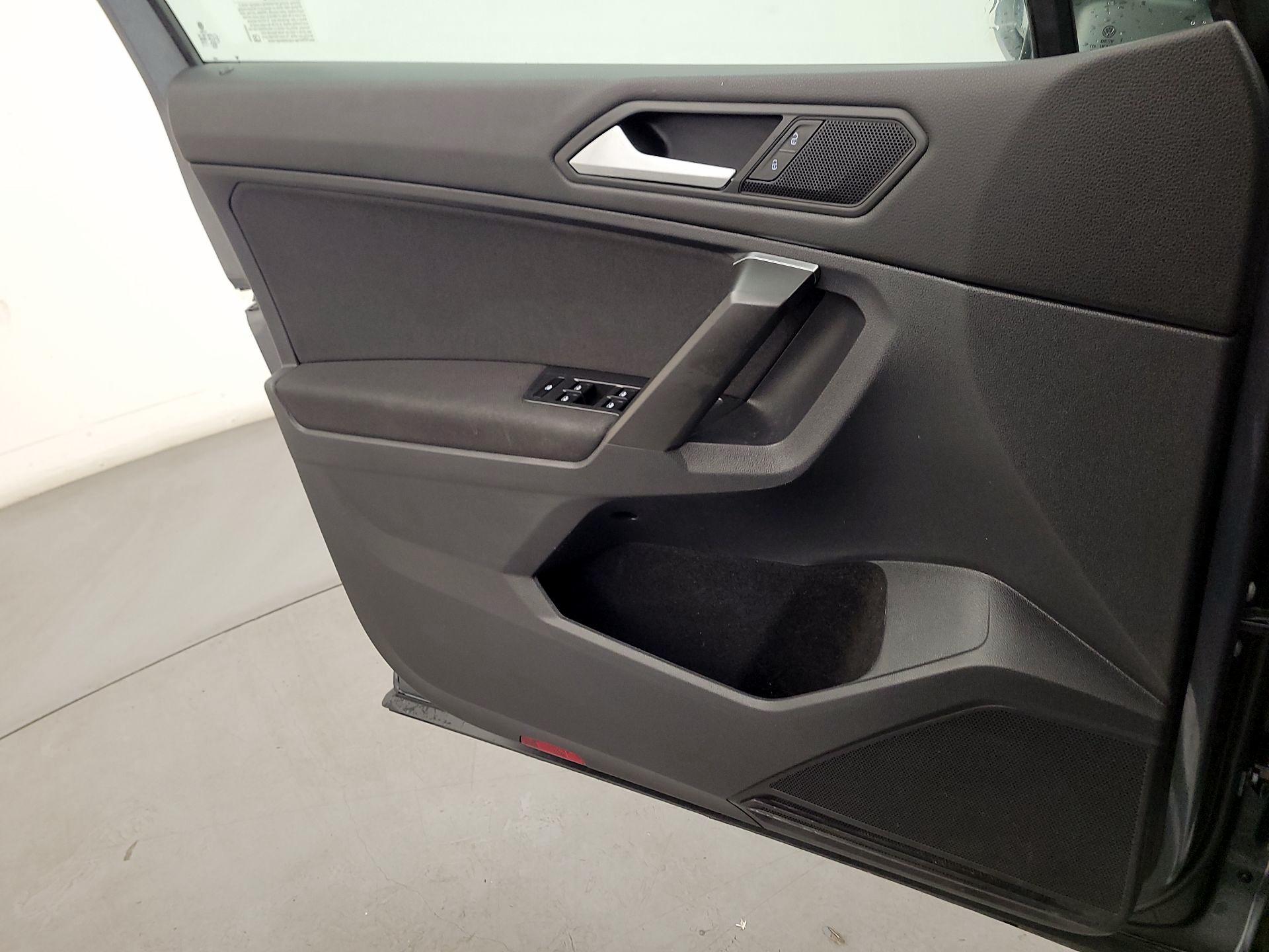 Thumbnail: 2021 Volkswagen Tiguan - 12