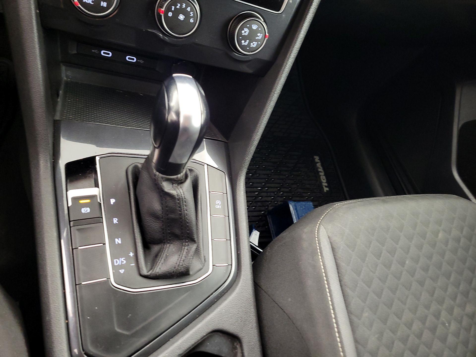 Thumbnail: 2021 Volkswagen Tiguan - 17