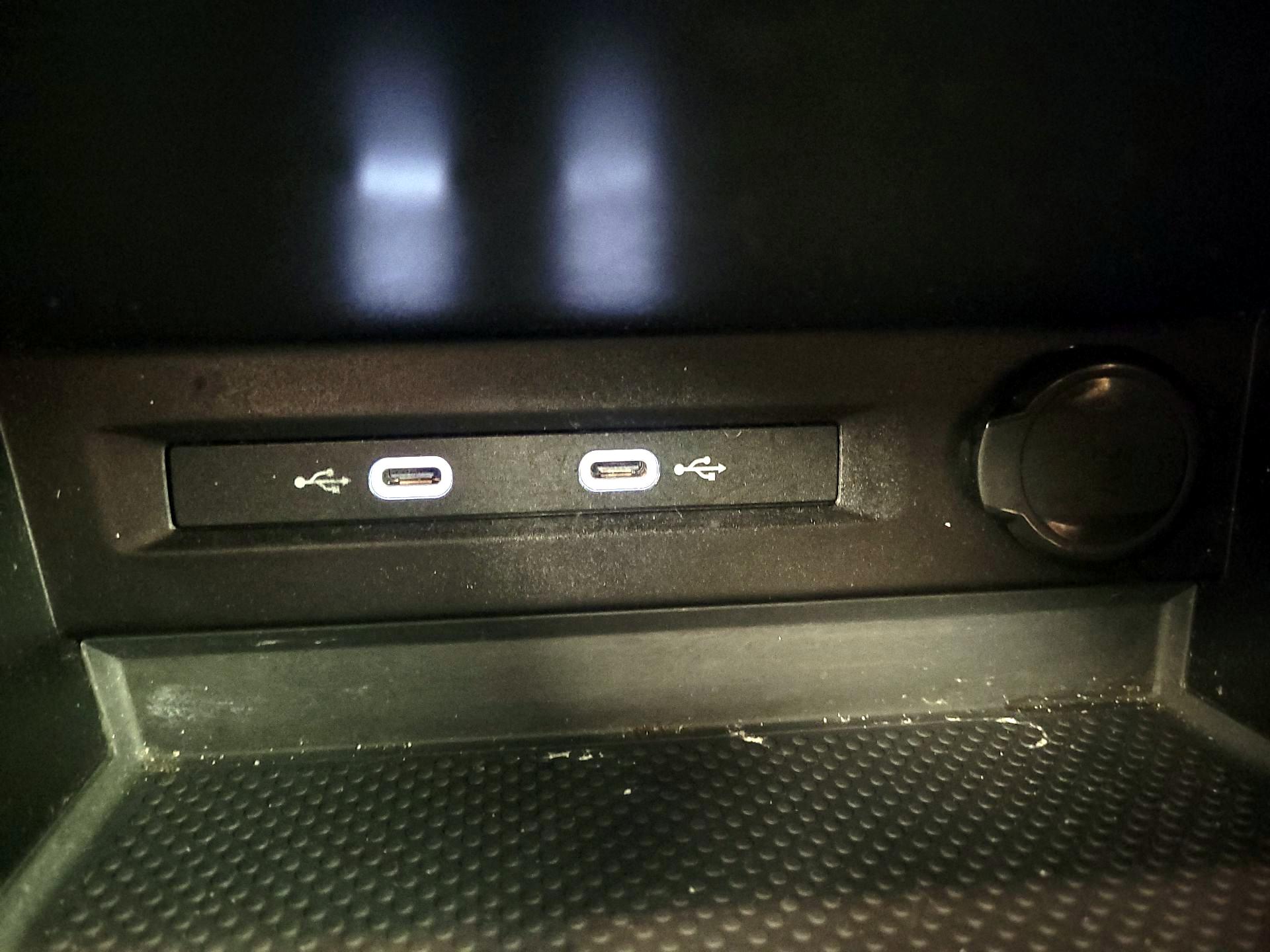 Thumbnail: 2021 Volkswagen Tiguan - 18