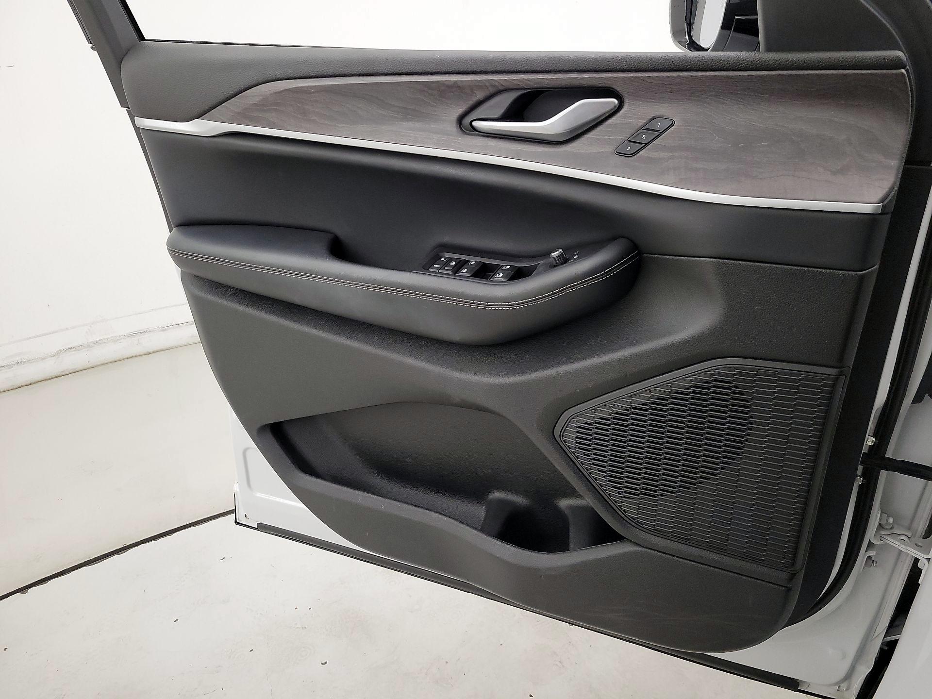 Thumbnail: 2023 Jeep Grand Cherokee - 12