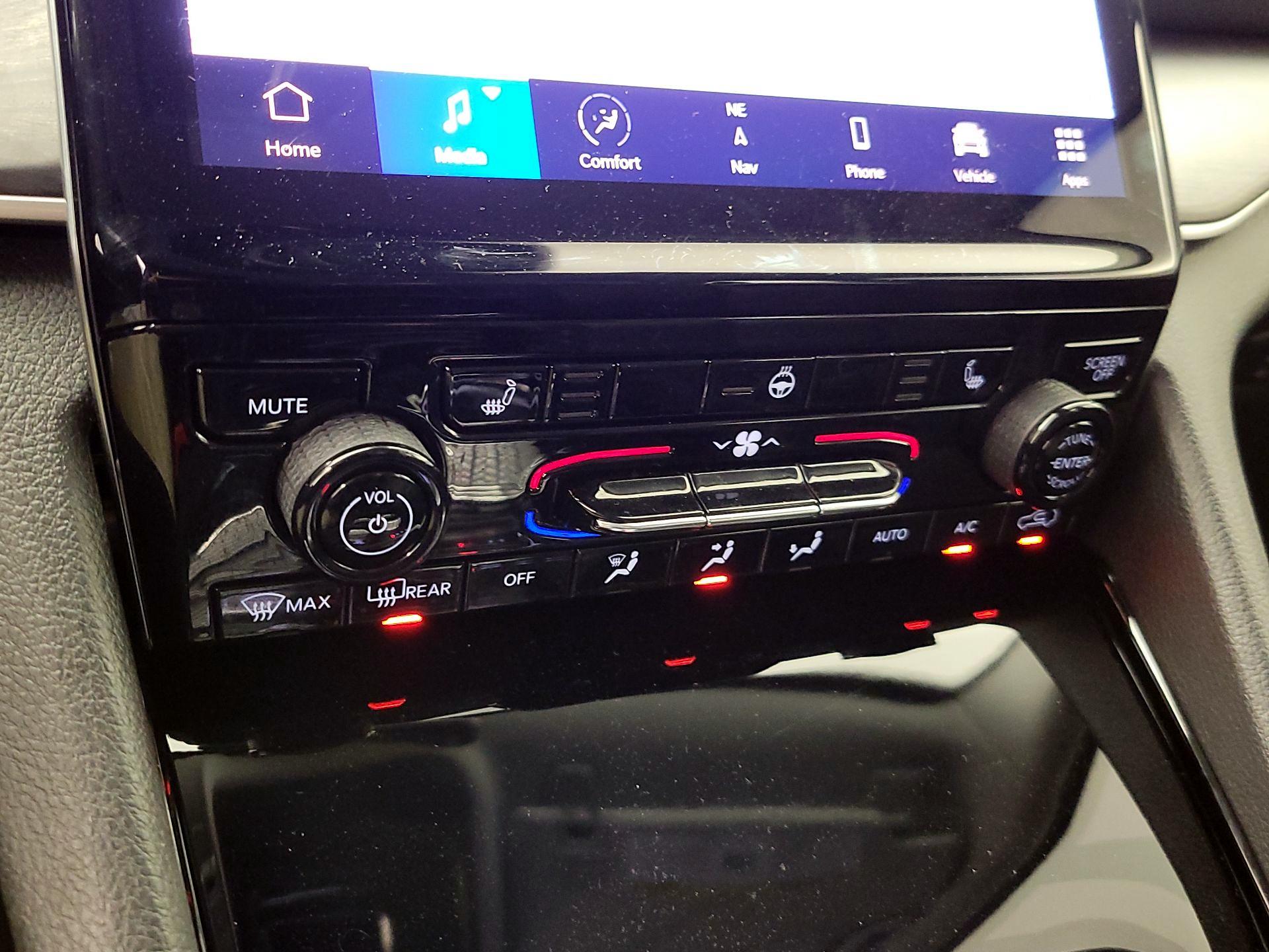 Thumbnail: 2023 Jeep Grand Cherokee - 17