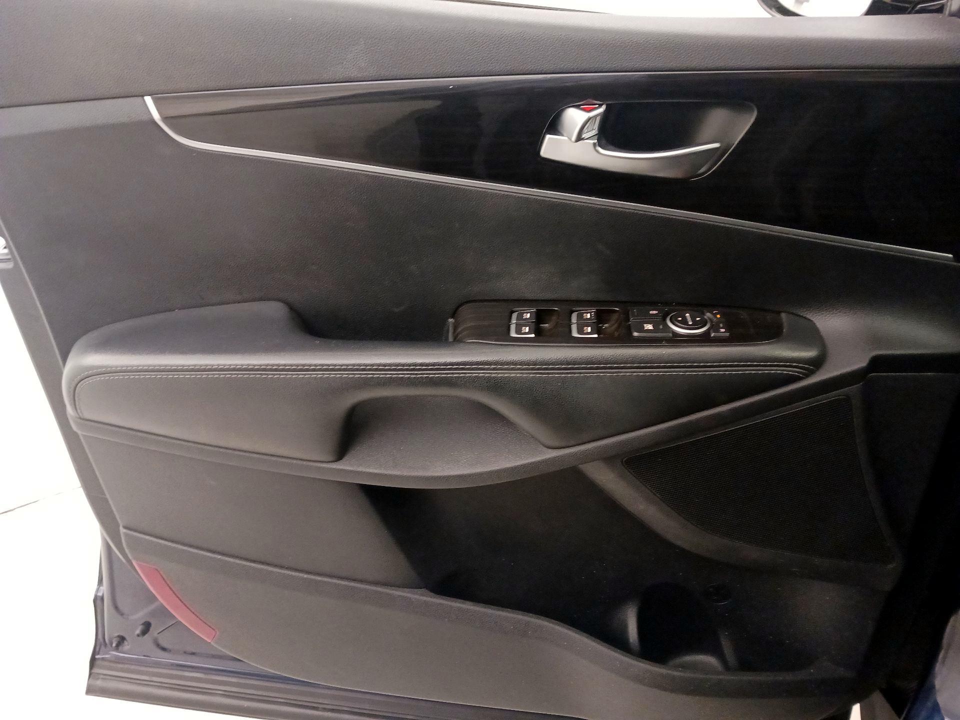 Thumbnail: 2020 Kia Sorento - 12