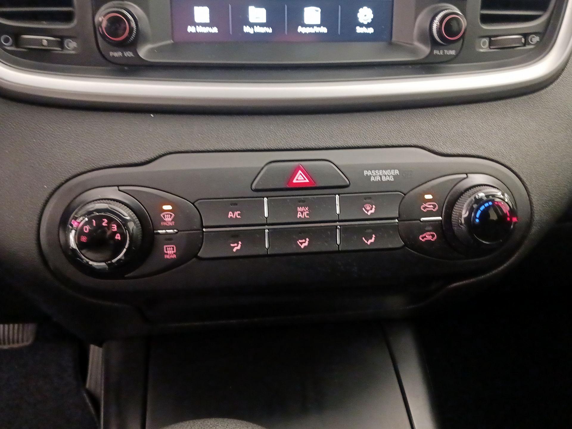 Thumbnail: 2020 Kia Sorento - 16