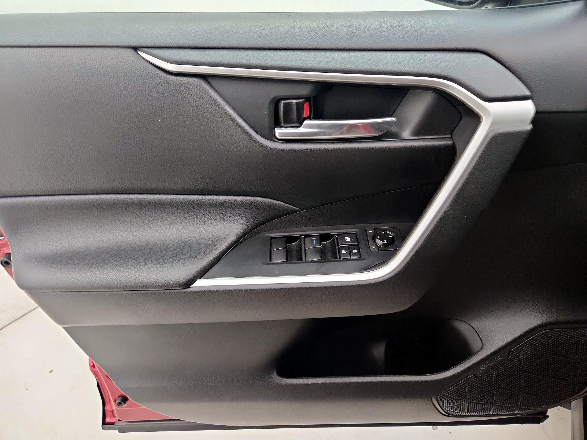 Thumbnail: 2021 Toyota RAV4 - 12