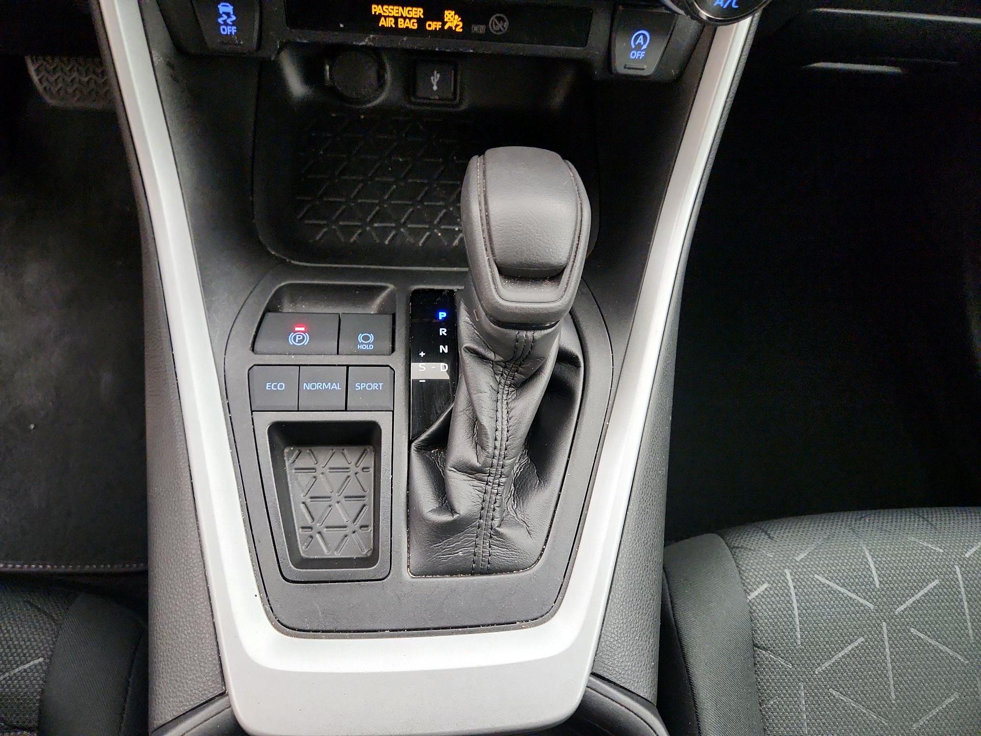 Thumbnail: 2021 Toyota RAV4 - 17