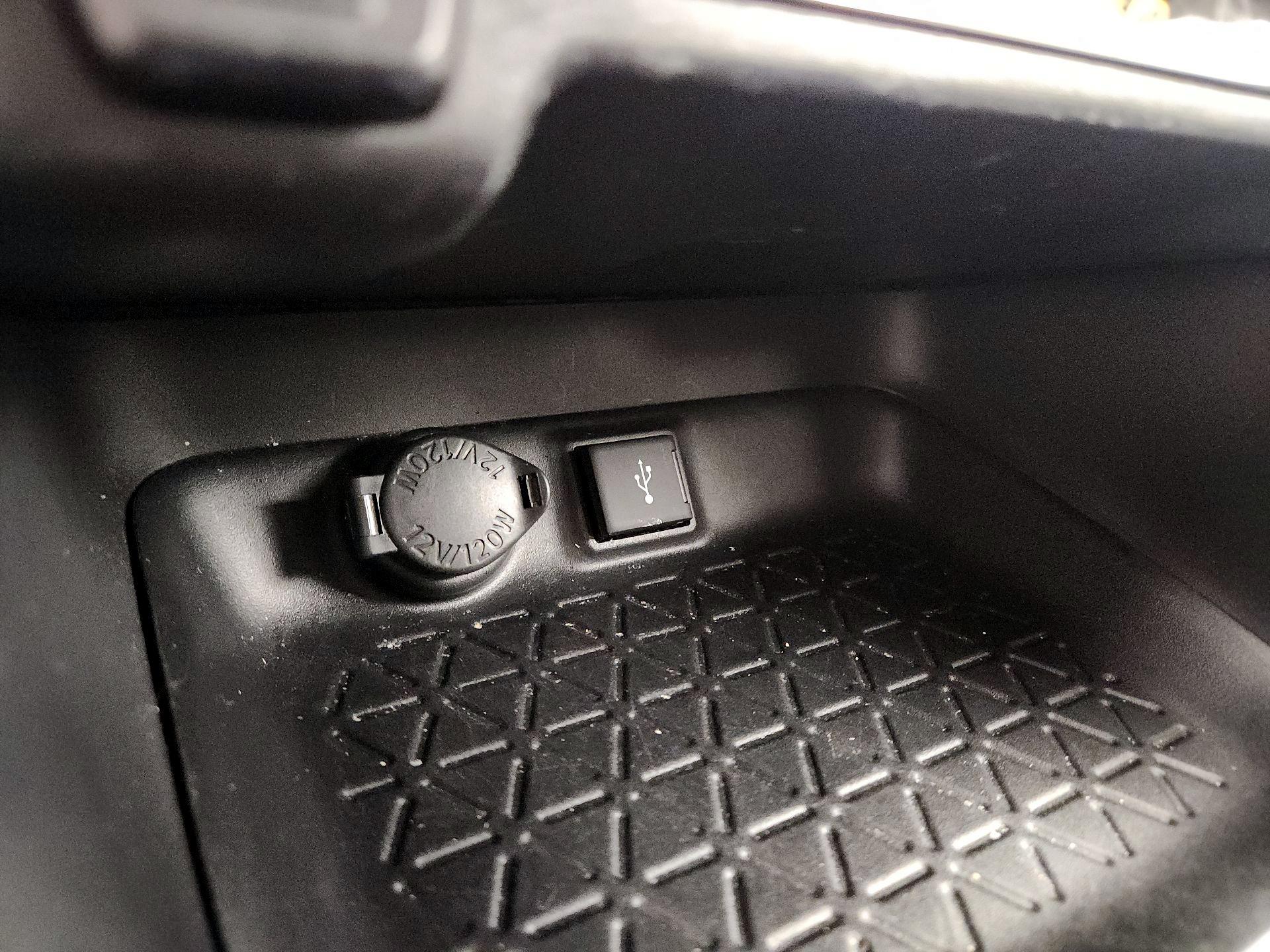 Thumbnail: 2021 Toyota RAV4 - 18