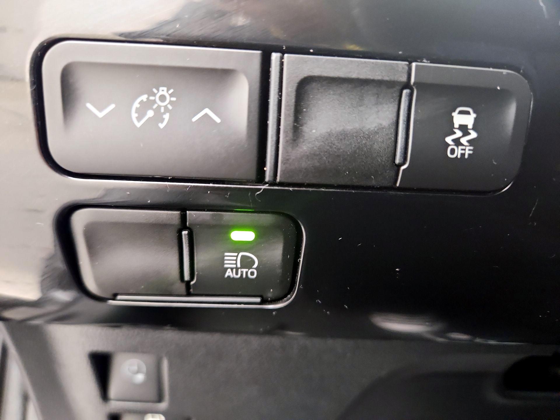 Thumbnail: 2022 Toyota Prius Prime - 13