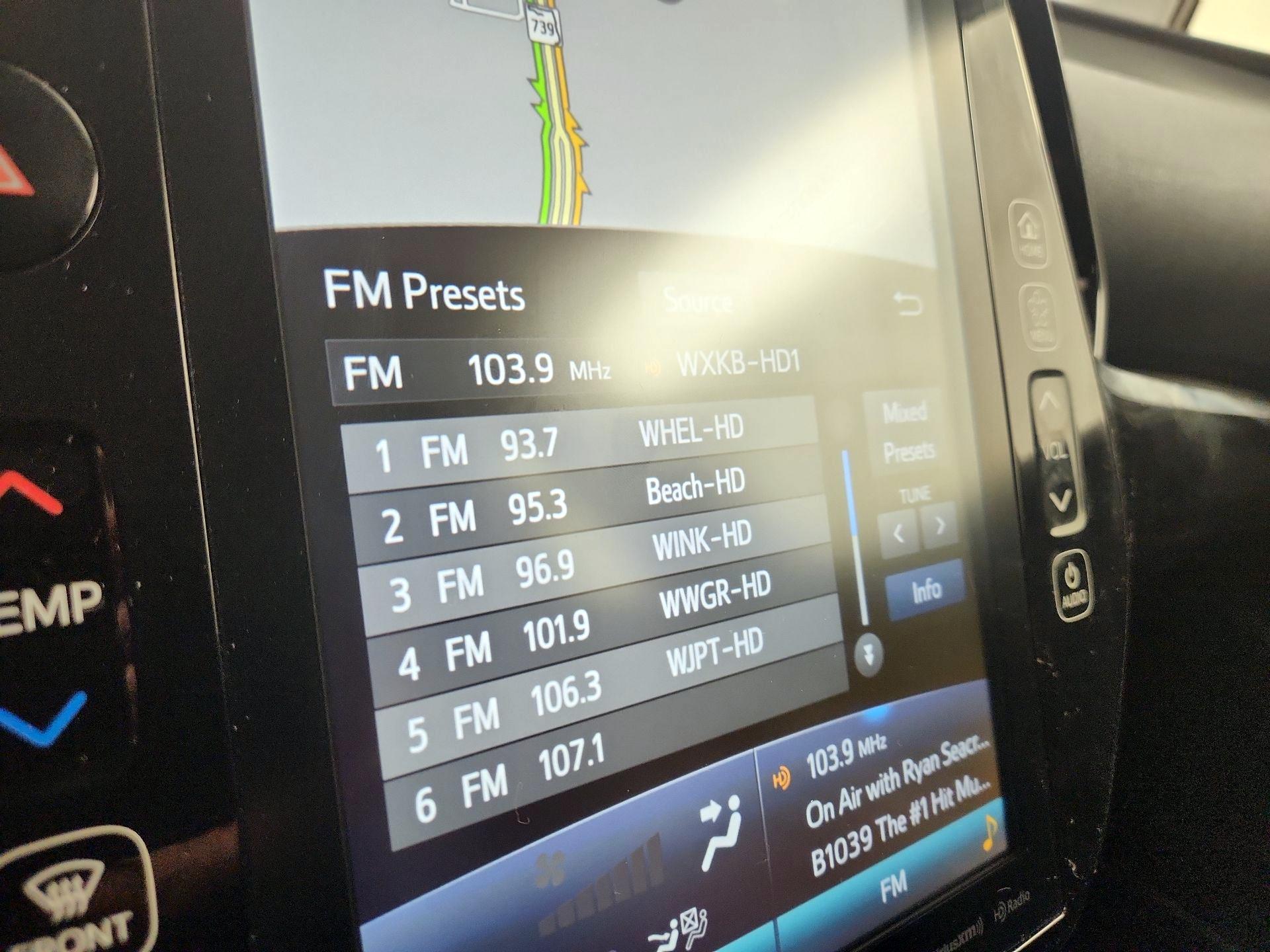 Thumbnail: 2022 Toyota Prius Prime - 16