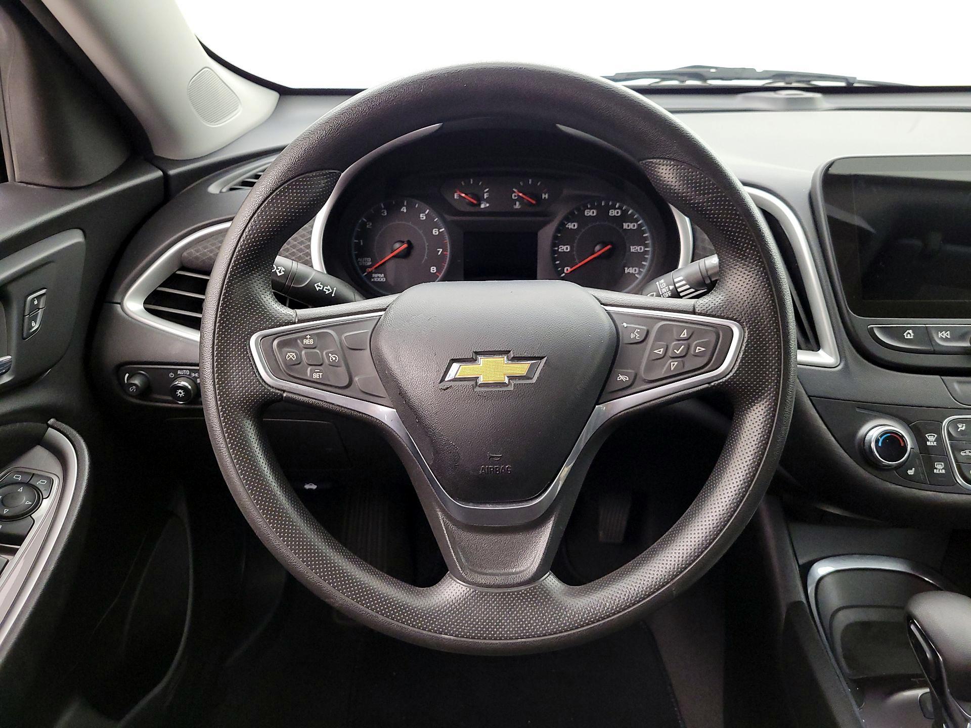 Thumbnail: 2022 Chevrolet Malibu - 10