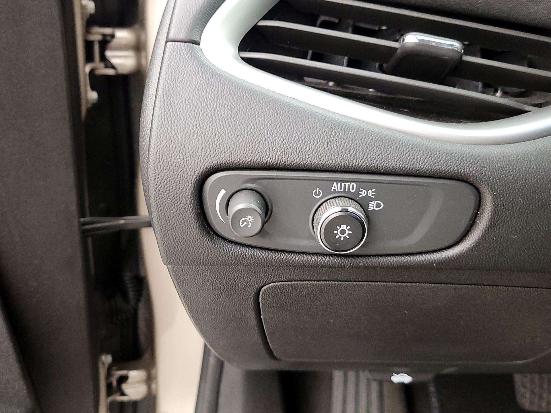 Thumbnail: 2022 Chevrolet Malibu - 13