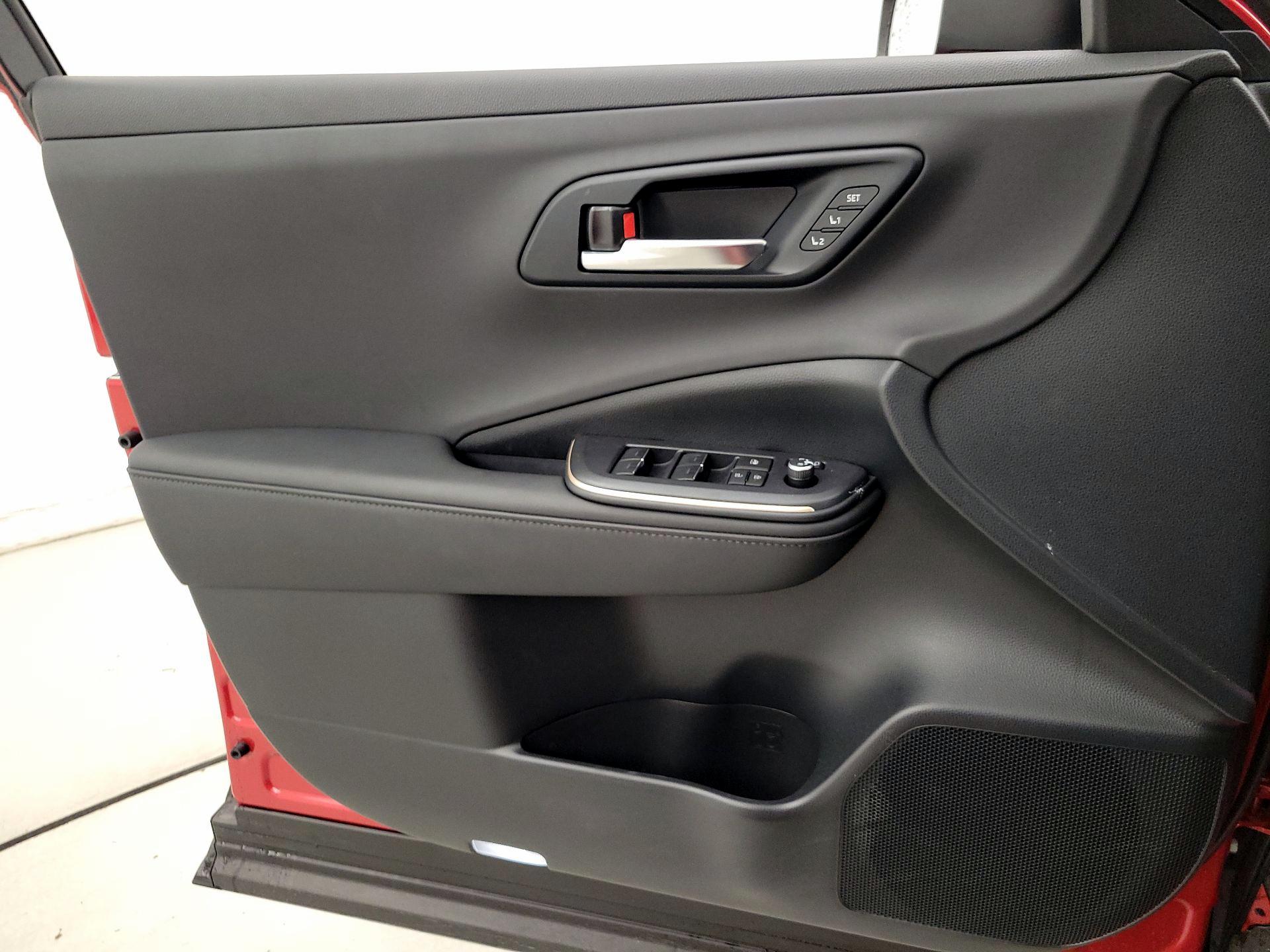 Thumbnail: 2023 Toyota Crown - 12